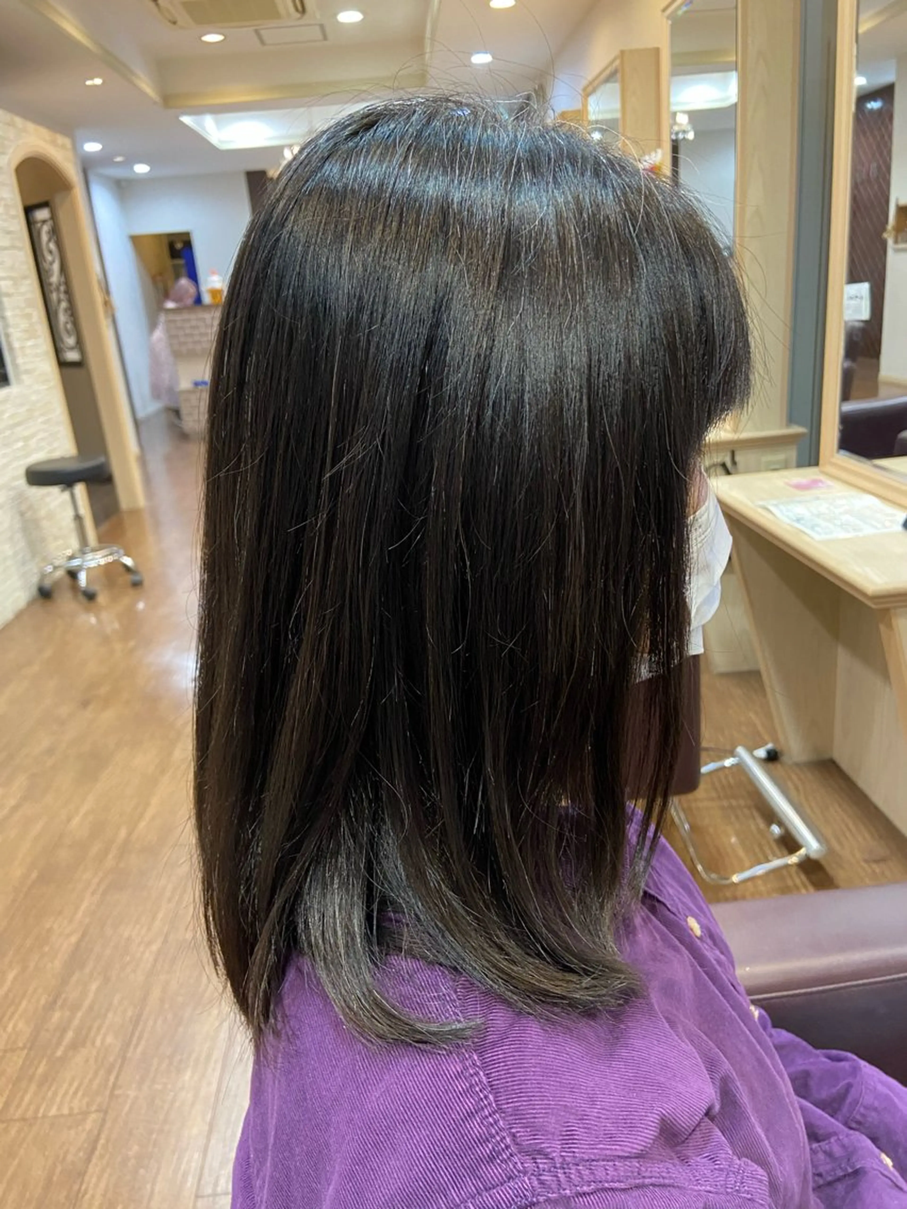 セミロング コバヤシ ユウスケのヘアスタイル