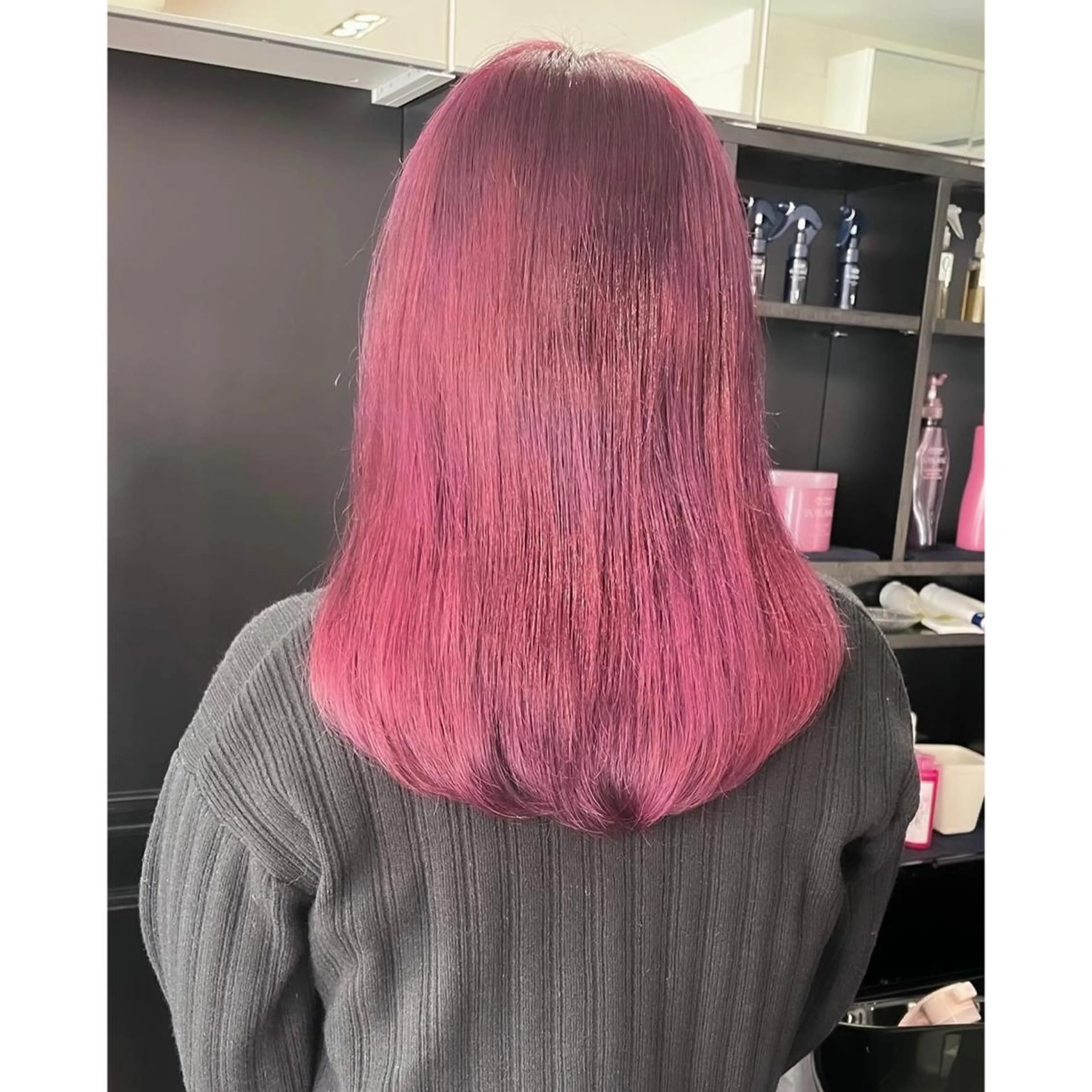 セミロング カラー ブリーチ ヘアカラー LOTTA CUCCI所属・miyu /トレンド カラー×艶髪のヘアスタイル