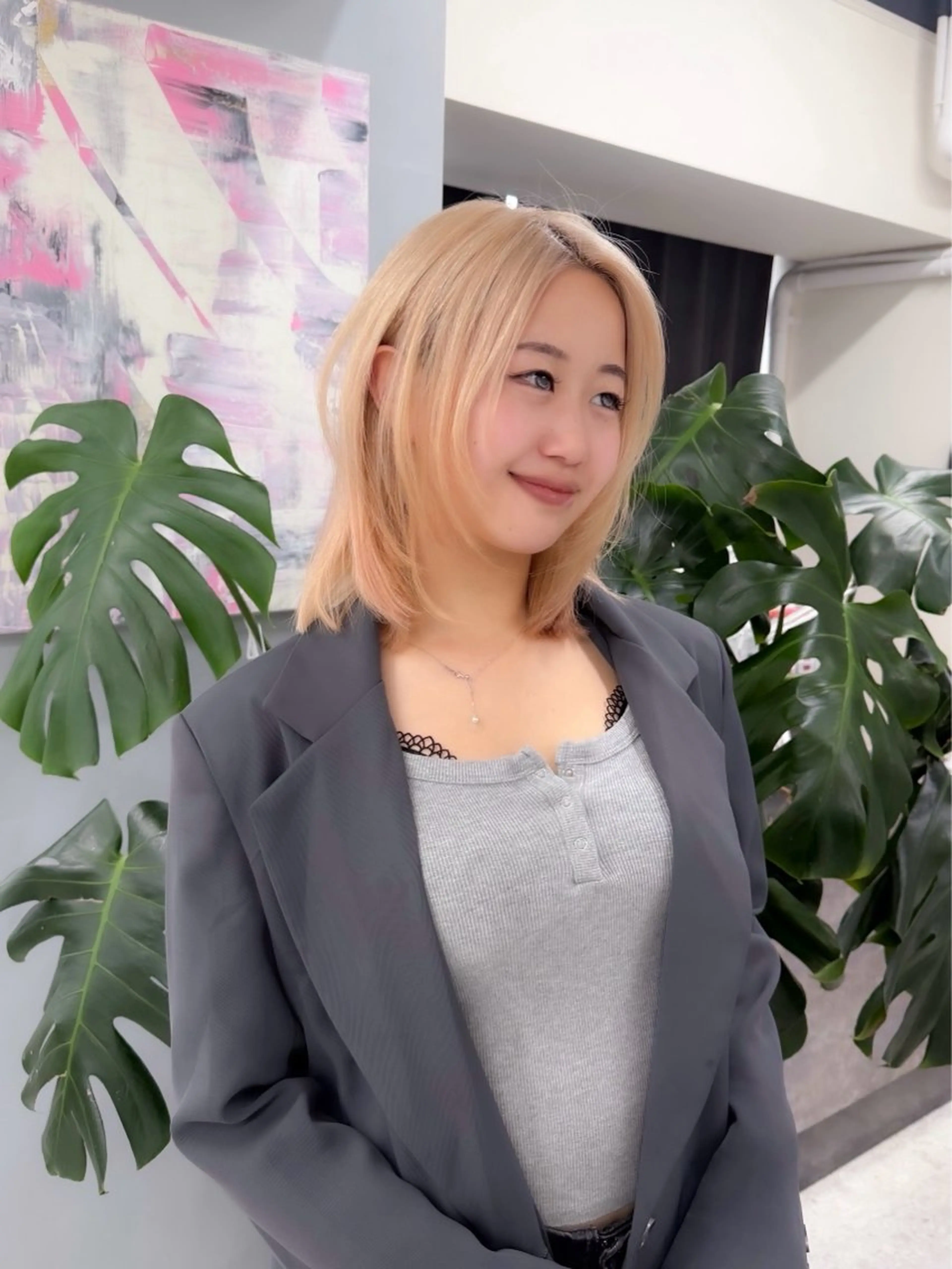 ミディアム 顔まわりレイヤー レイヤーカット CLETO HONOKAのヘアスタイル