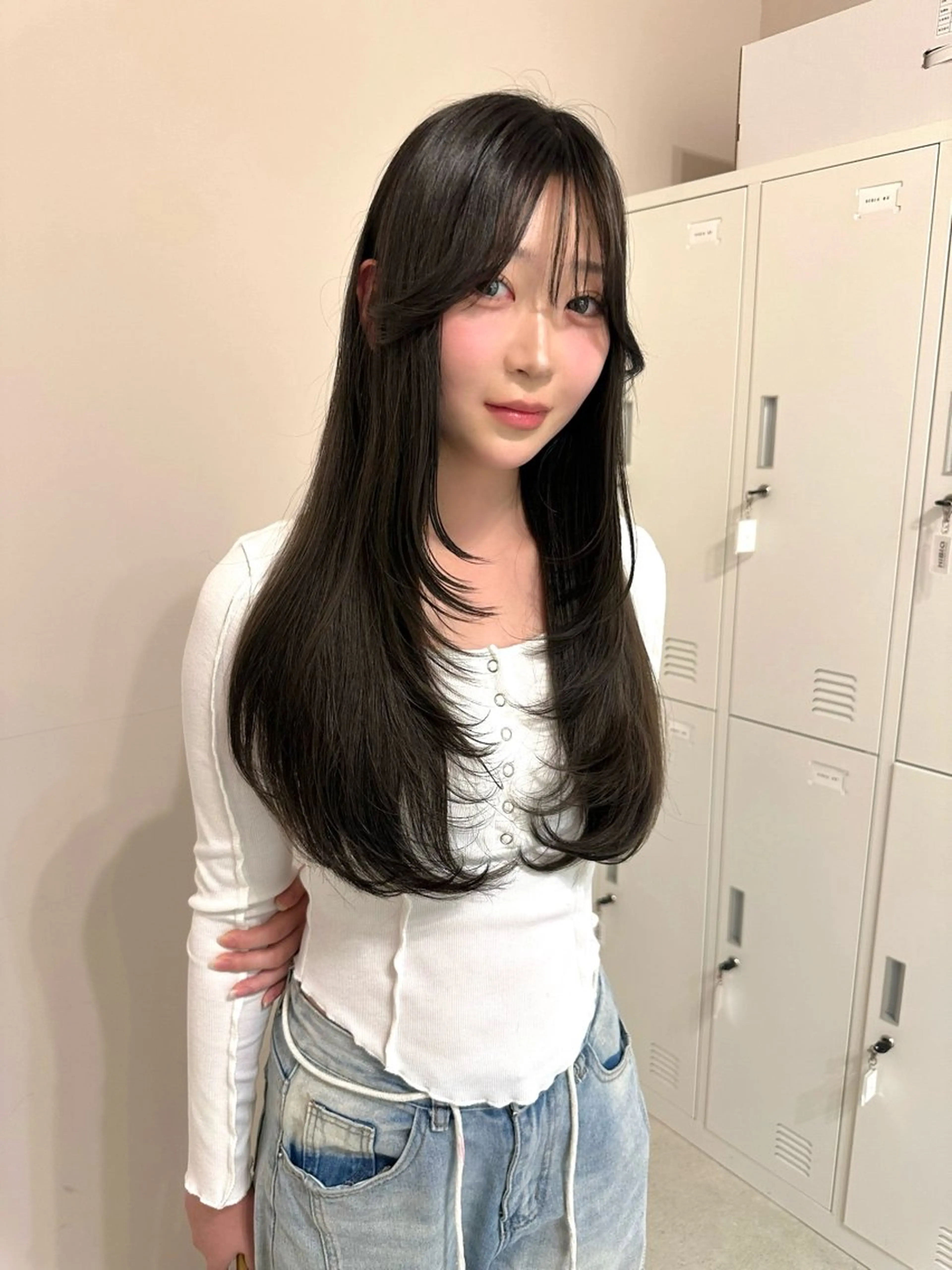 ロング Hug👩🏼‍🦱 ハイトーンボブのヘアスタイル