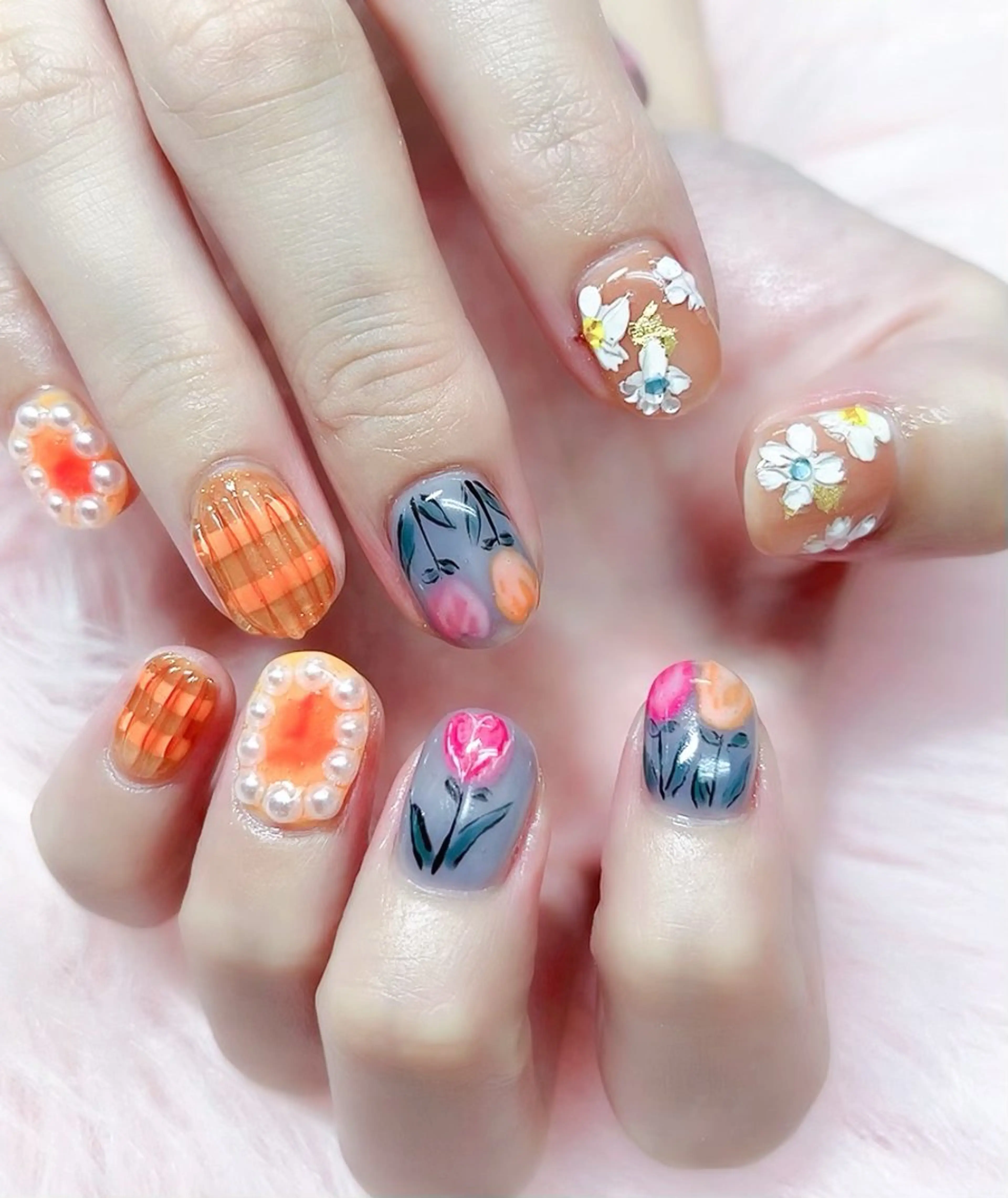 ネイル ハンドネイル MoonNail ユリ🌸のネイルデザイン
