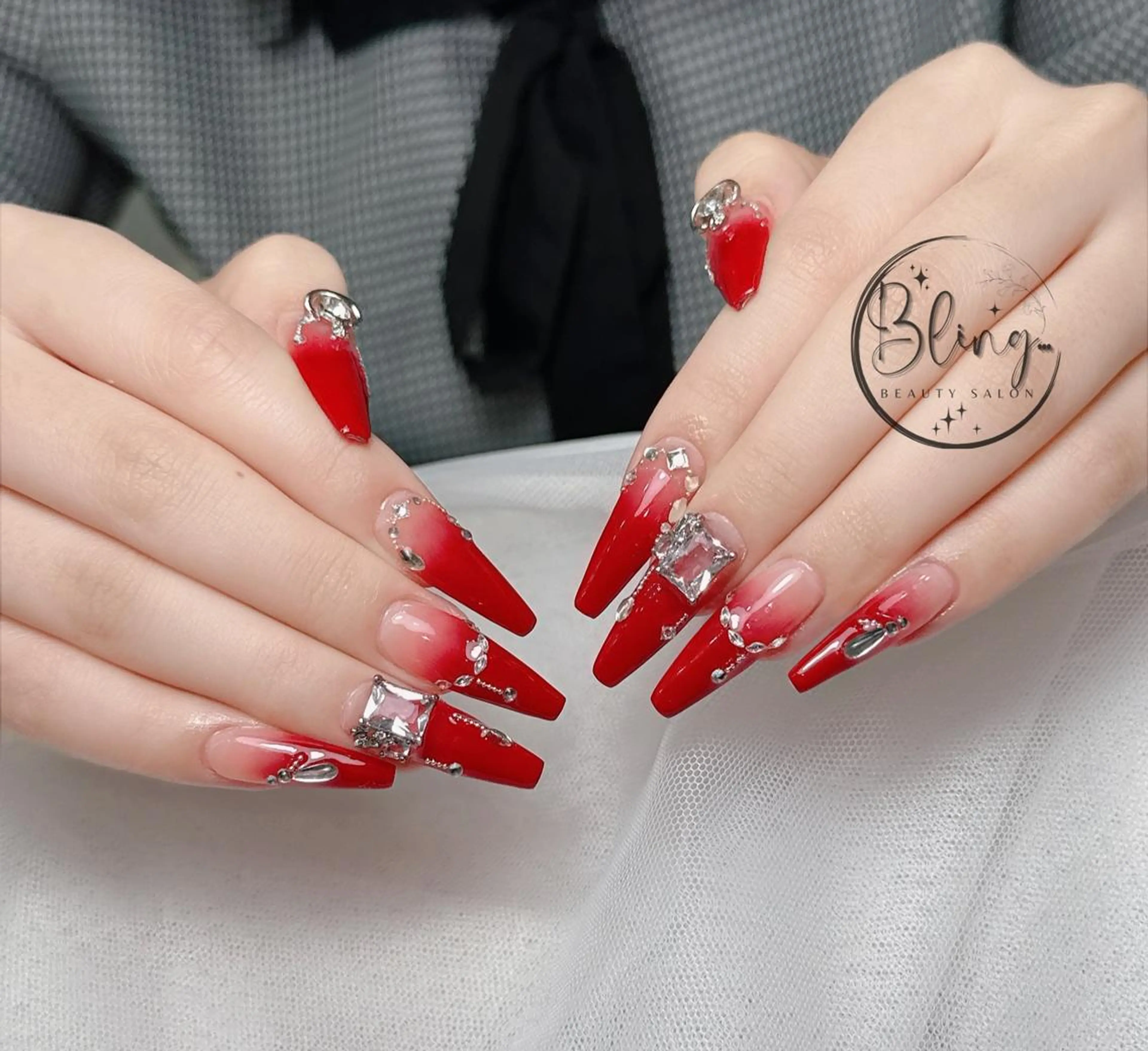 ロング パーマ 韓国風ヘア ハンドネイル Bling Salonのネイルデザイン