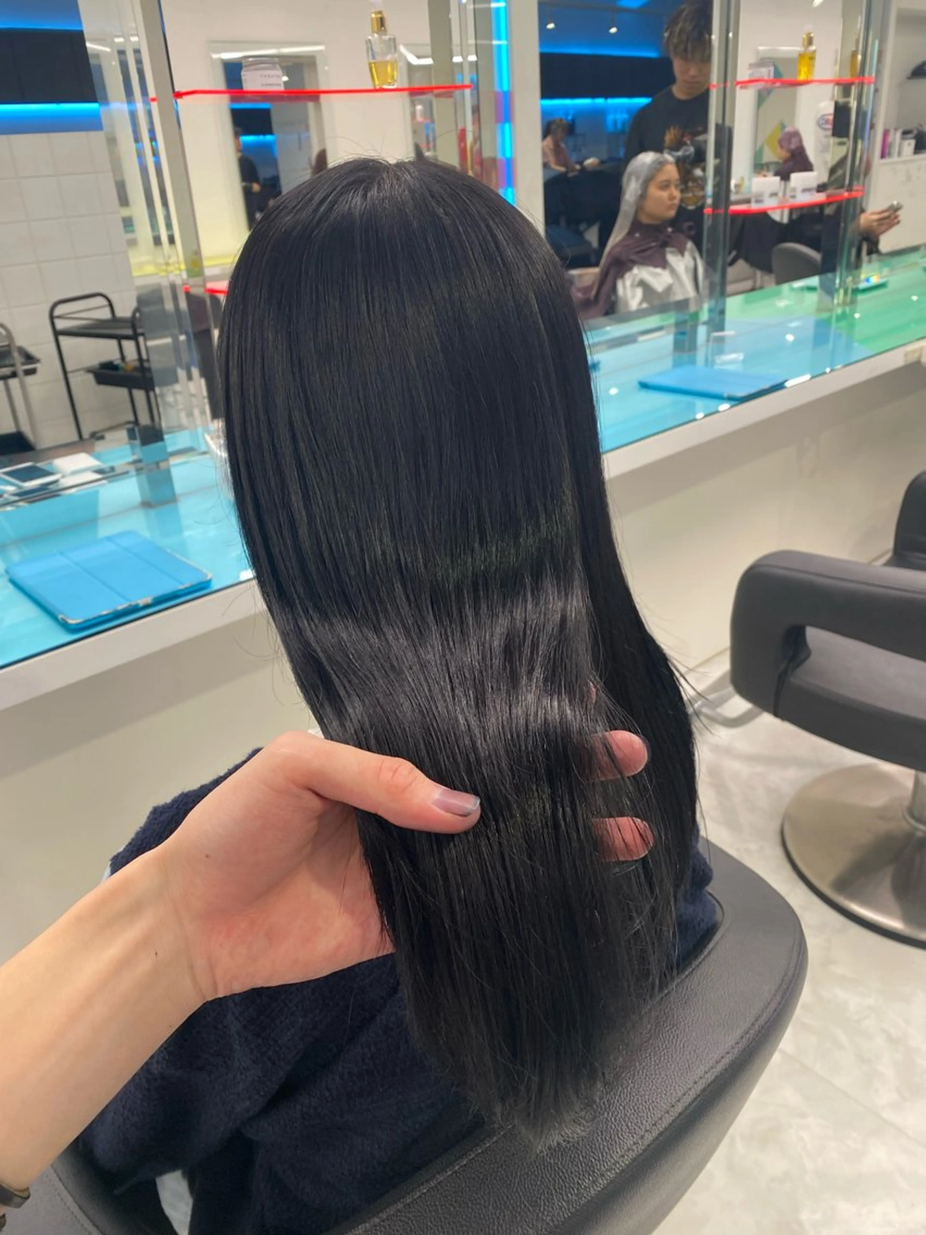 ロング カラー ヘアアレンジ 黒髪 艶カラー/ハイトーン /レイヤーカットのヘアスタイル