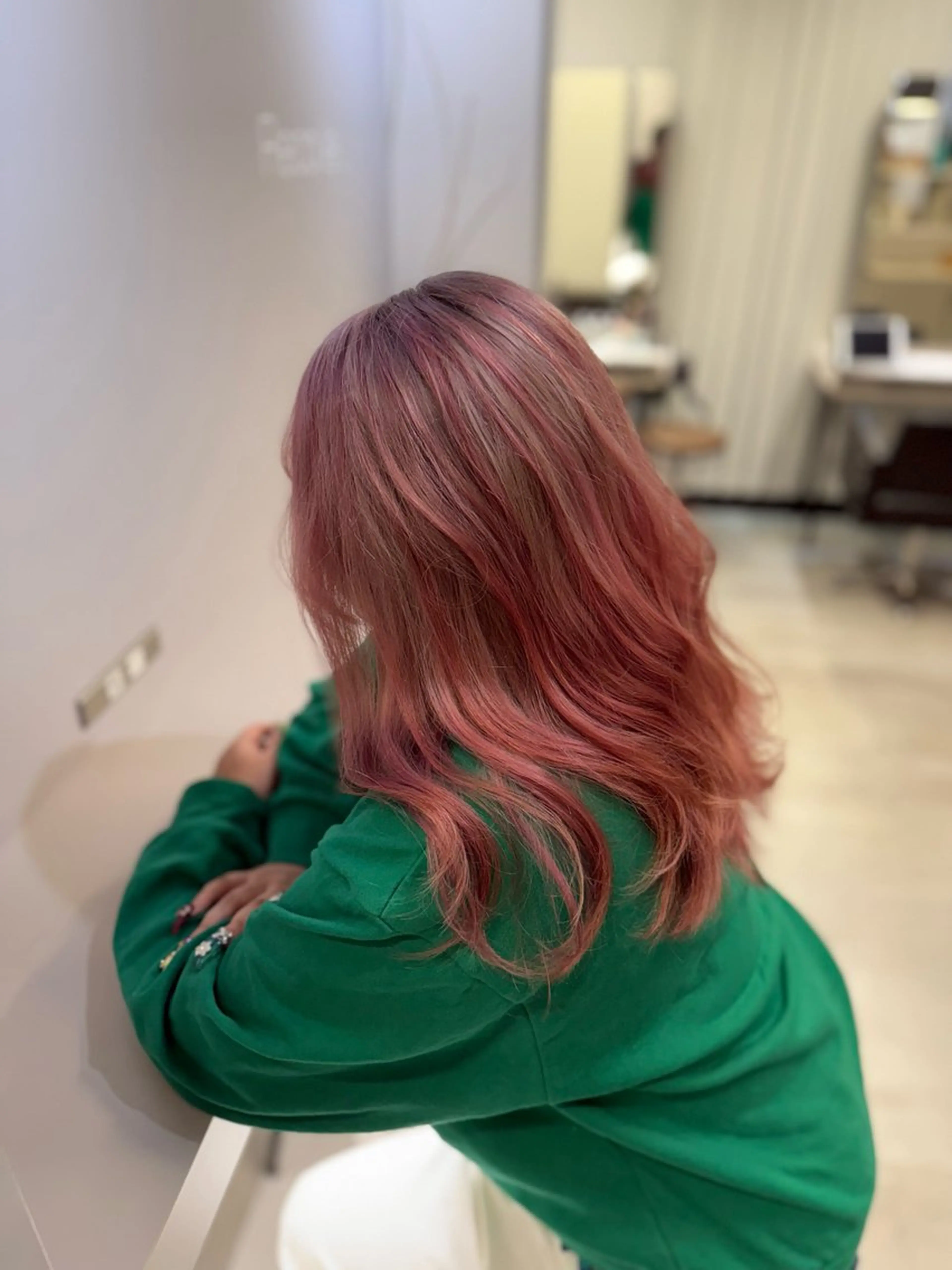 セミロング カラー ウルフ&レイヤー特化 まとまる美髪矯正のヘアスタイル