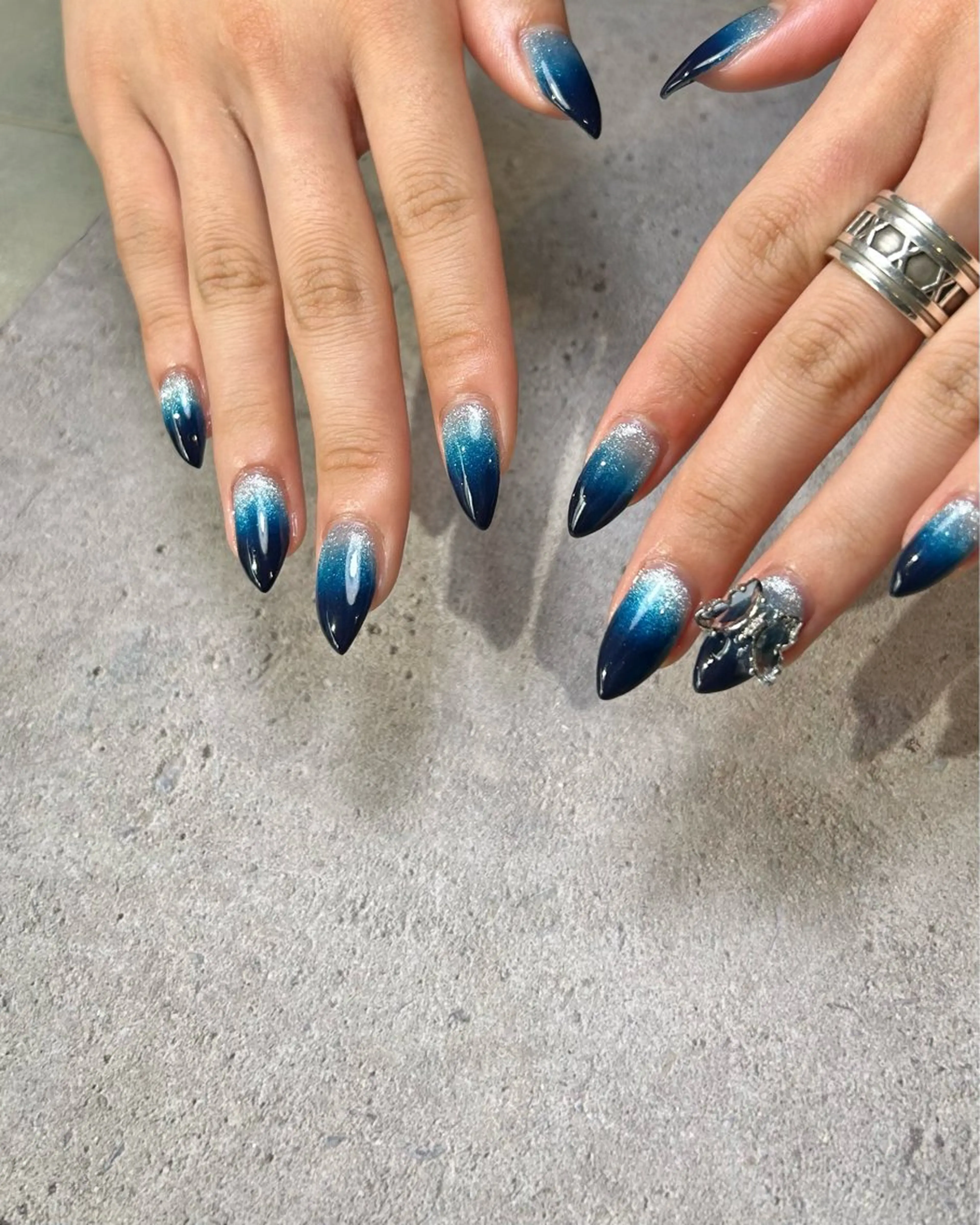 ネイル ブルー グラデーション 持ち込み ハンドネイル Reflection marikoのネイルデザイン