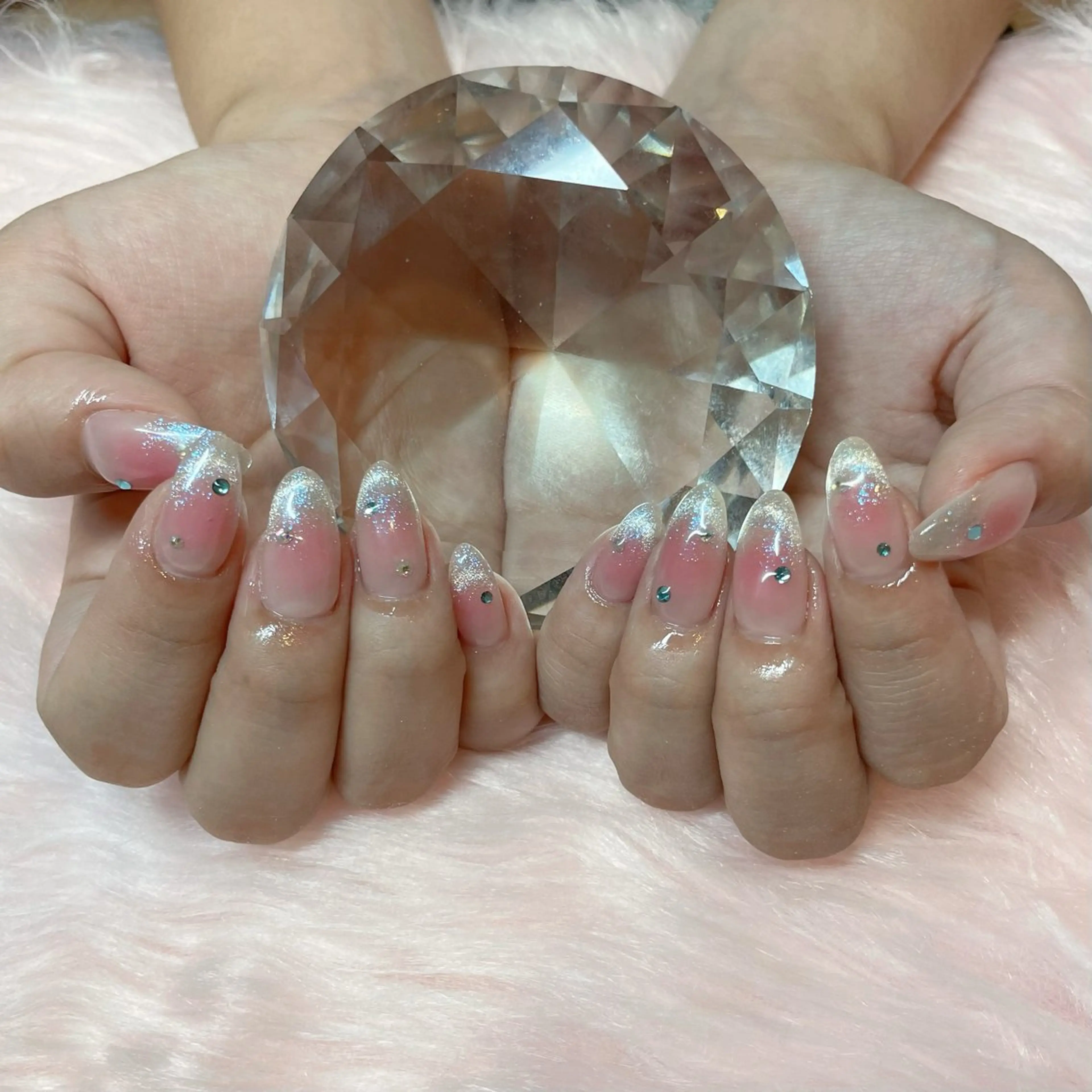 ネイル チークネイル フレンチネイル マグネットネイル マグネットフレンチ ハンドネイル リスブラン 🎀Mika🎀のネイルデザイン
