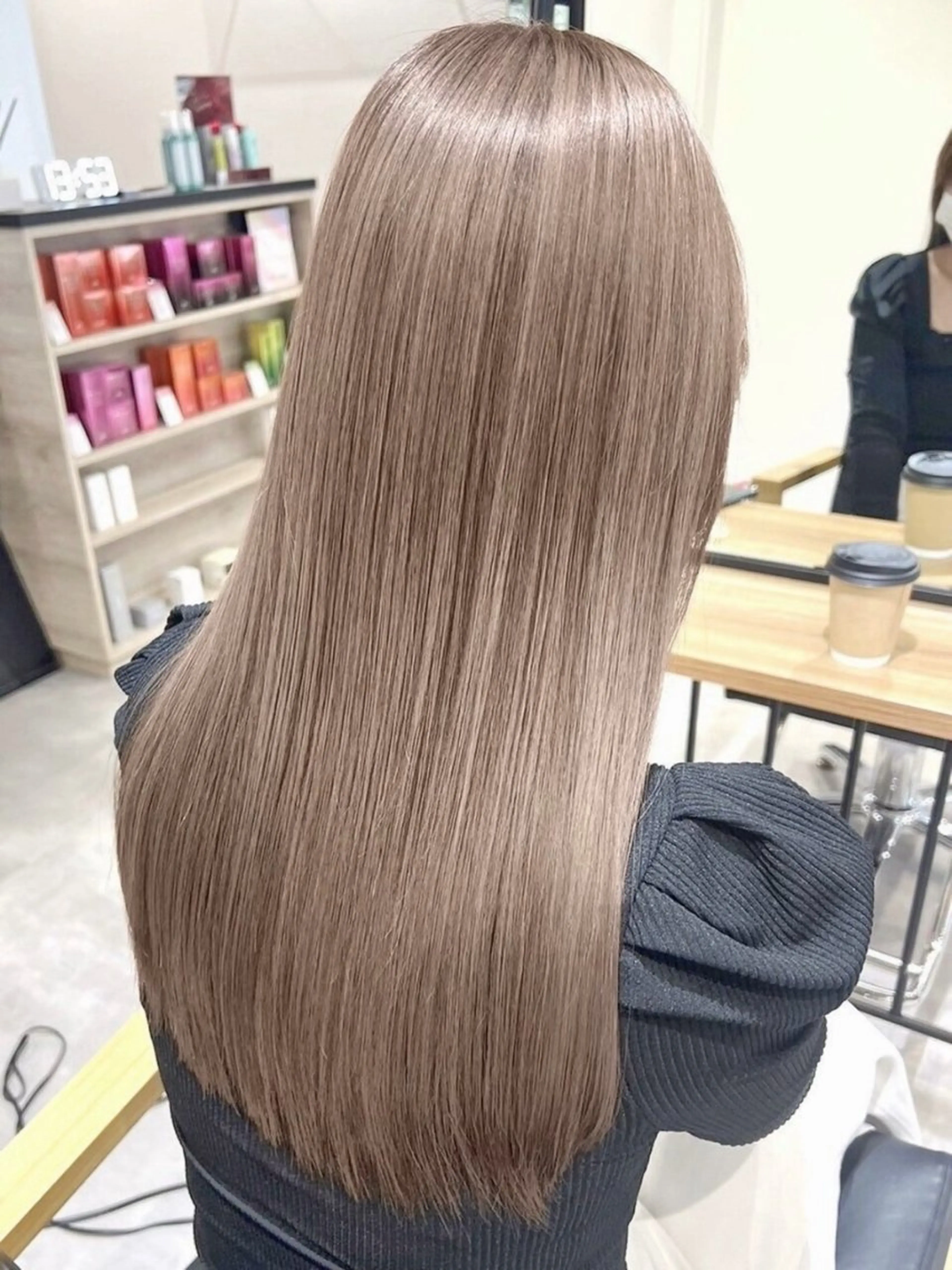 ロング ヘアカラー トリートメント ハイトーンイヤ リングカラー清水隆央のヘアスタイル