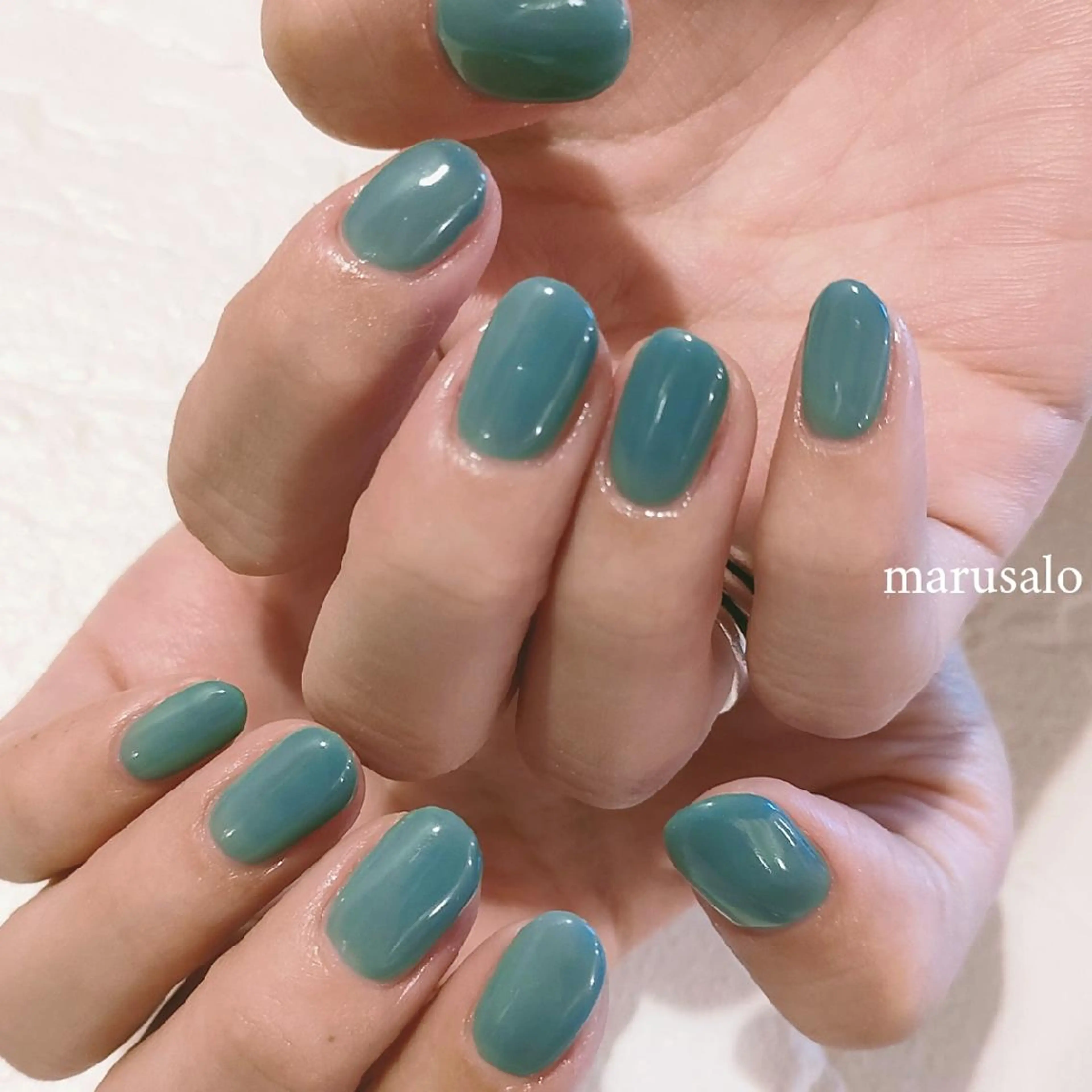 ネイル ブルー グリーン 氷ネイル・うるうるネイル ワンカラーネイル 冬ネイル ハンドネイル marusalo nailのネイルデザイン