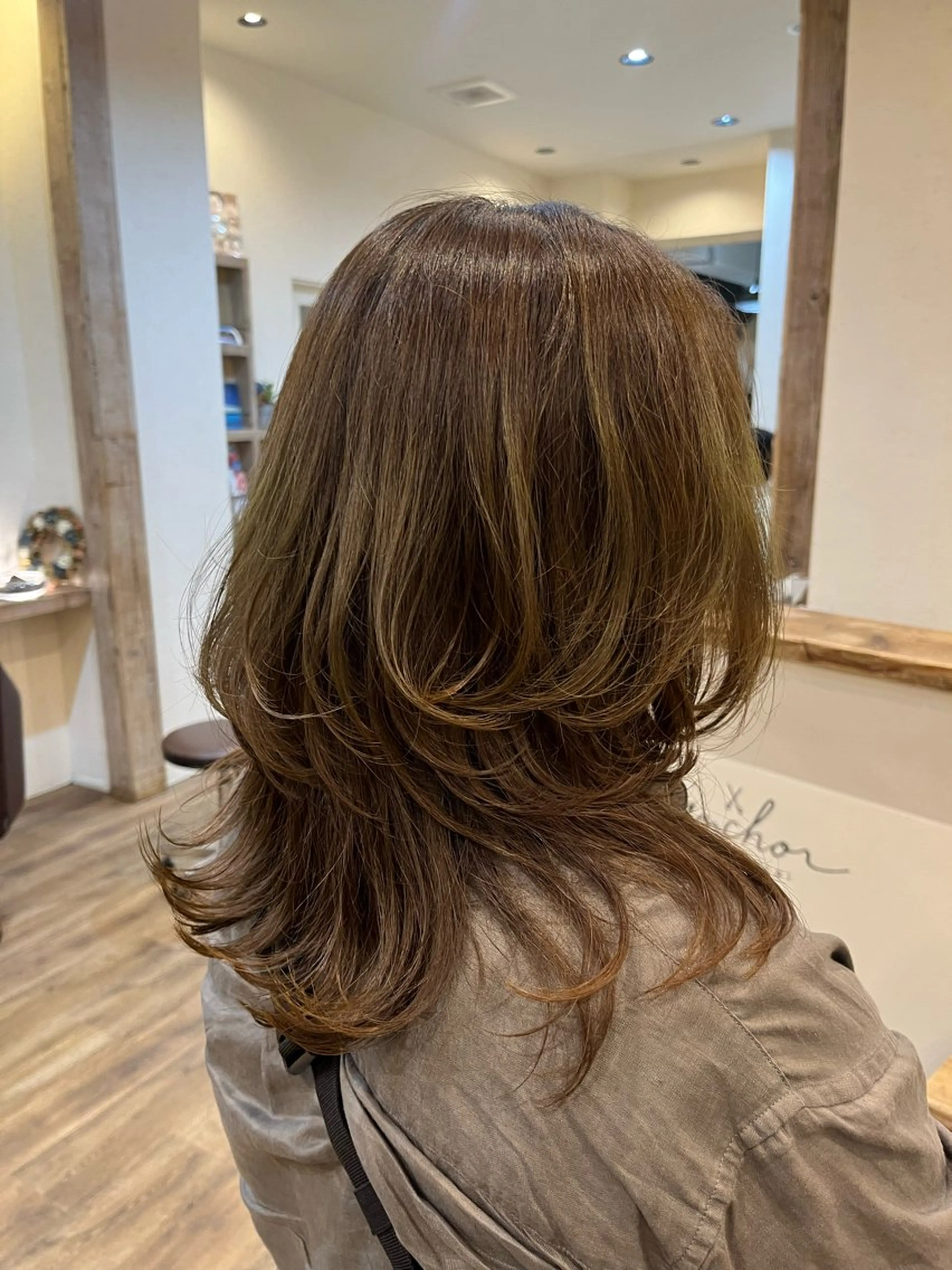 セミロング レイヤーカット 暖色＊ベージュ ＊くらたあやかのヘアスタイル