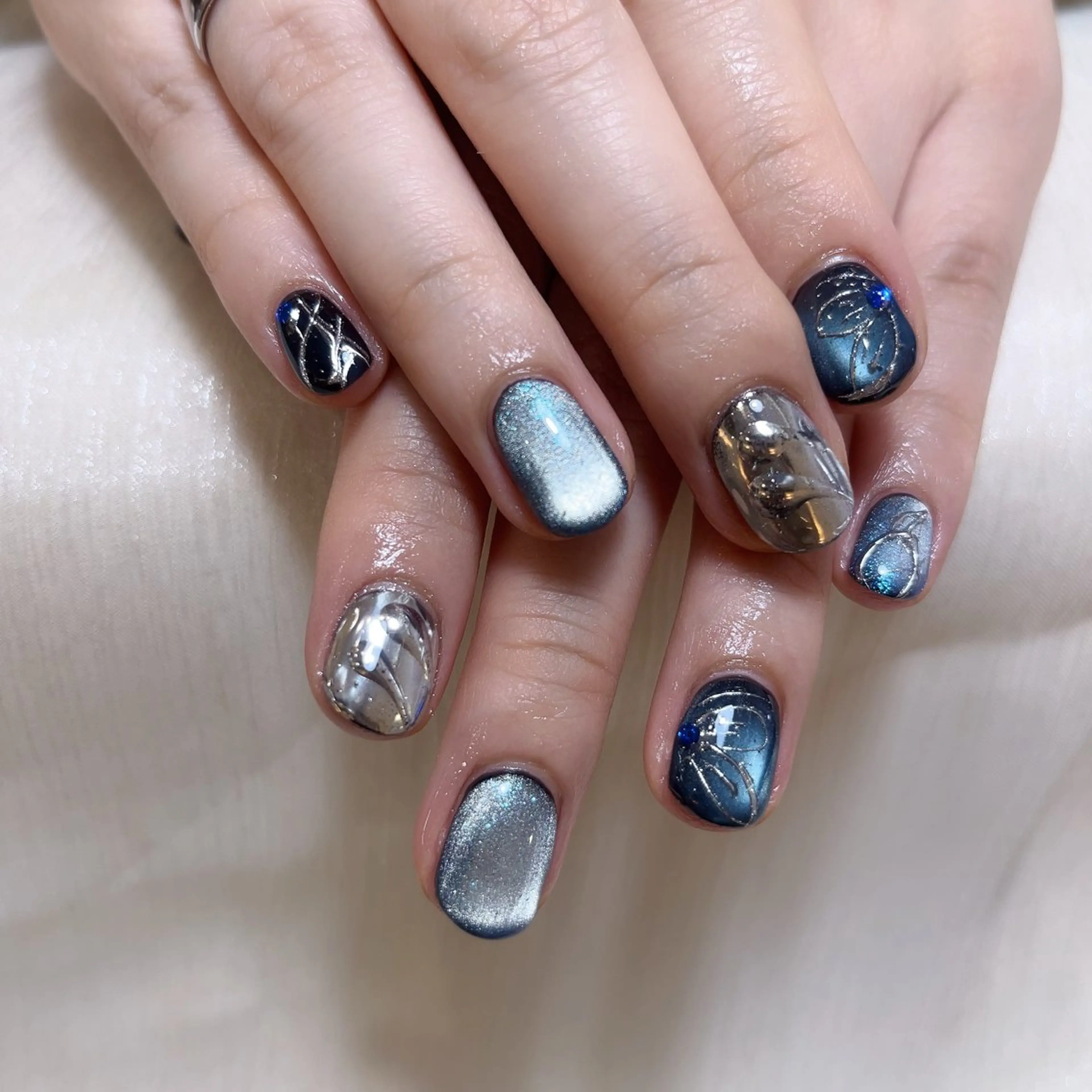 ネイル ハンドネイル MoonNail ユリ🌸のネイルデザイン