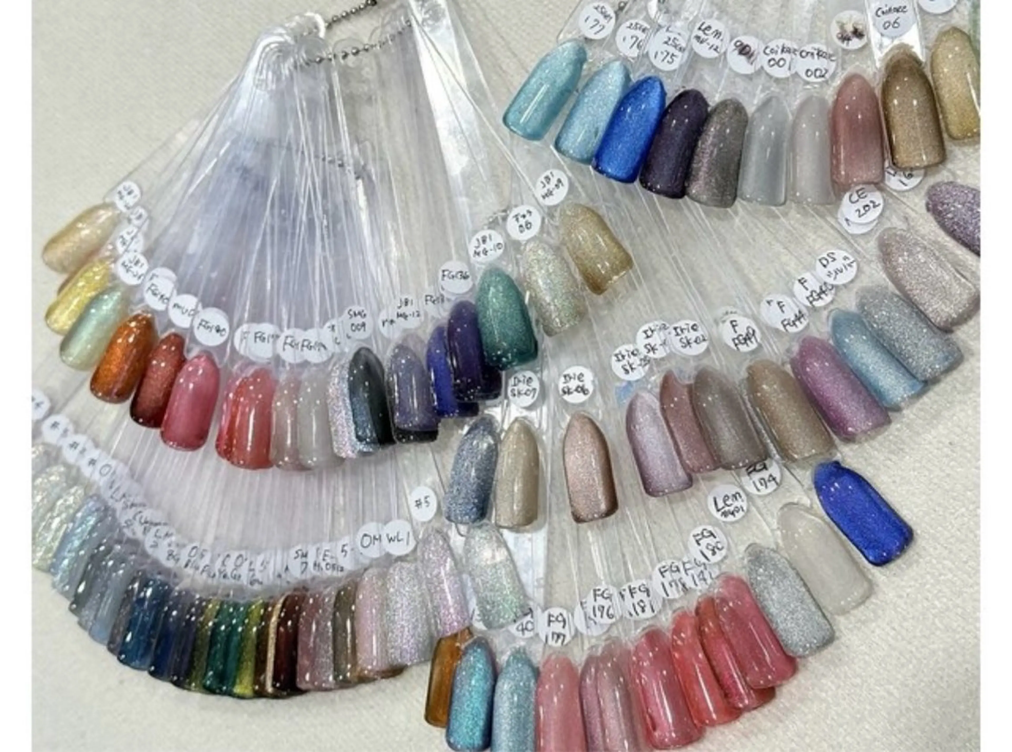 【韓国人気】150色選べるマグネットネイル（初回オフ無料）の写真