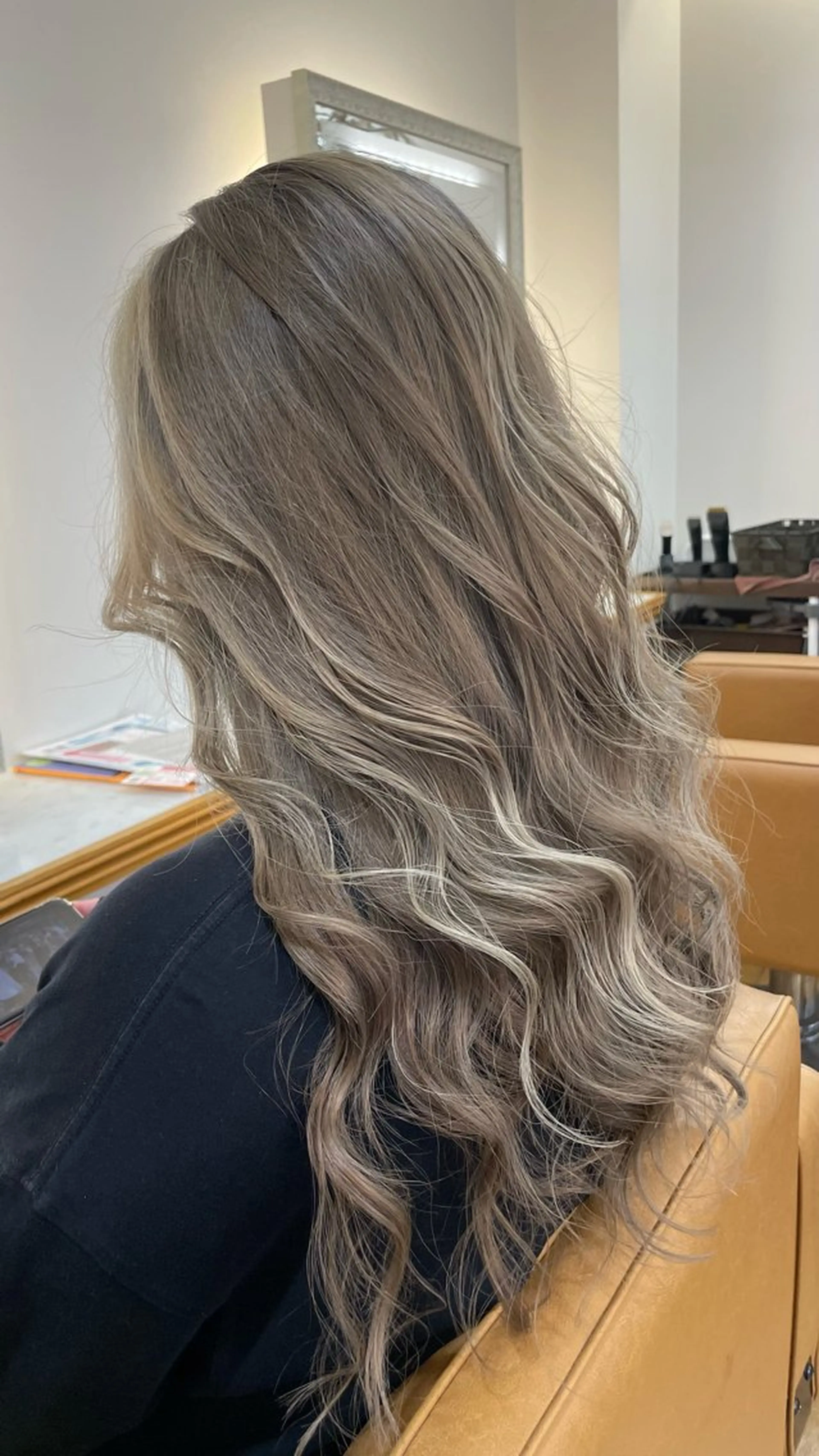 セミロング ヘアカラー トリートメント ブリーチ毛矯正.髪質 改善.髪にドラマをのヘアスタイル