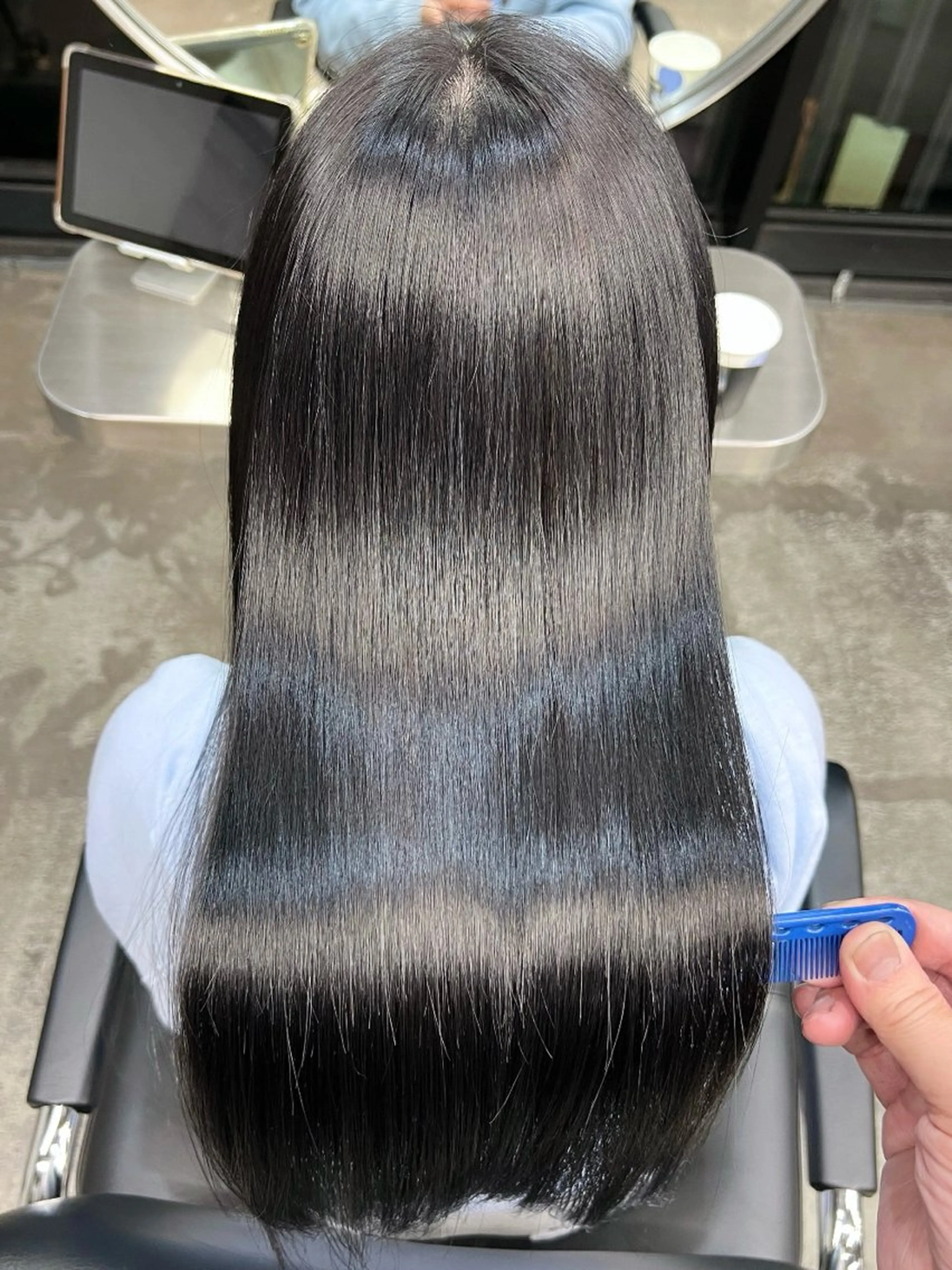 ロング カラー 黒髪 ラベンダーカラー カット ヘアカラー トリートメント 前髪/顔まわりカット 艶髪/髪質改善/縮毛のヘアスタイル