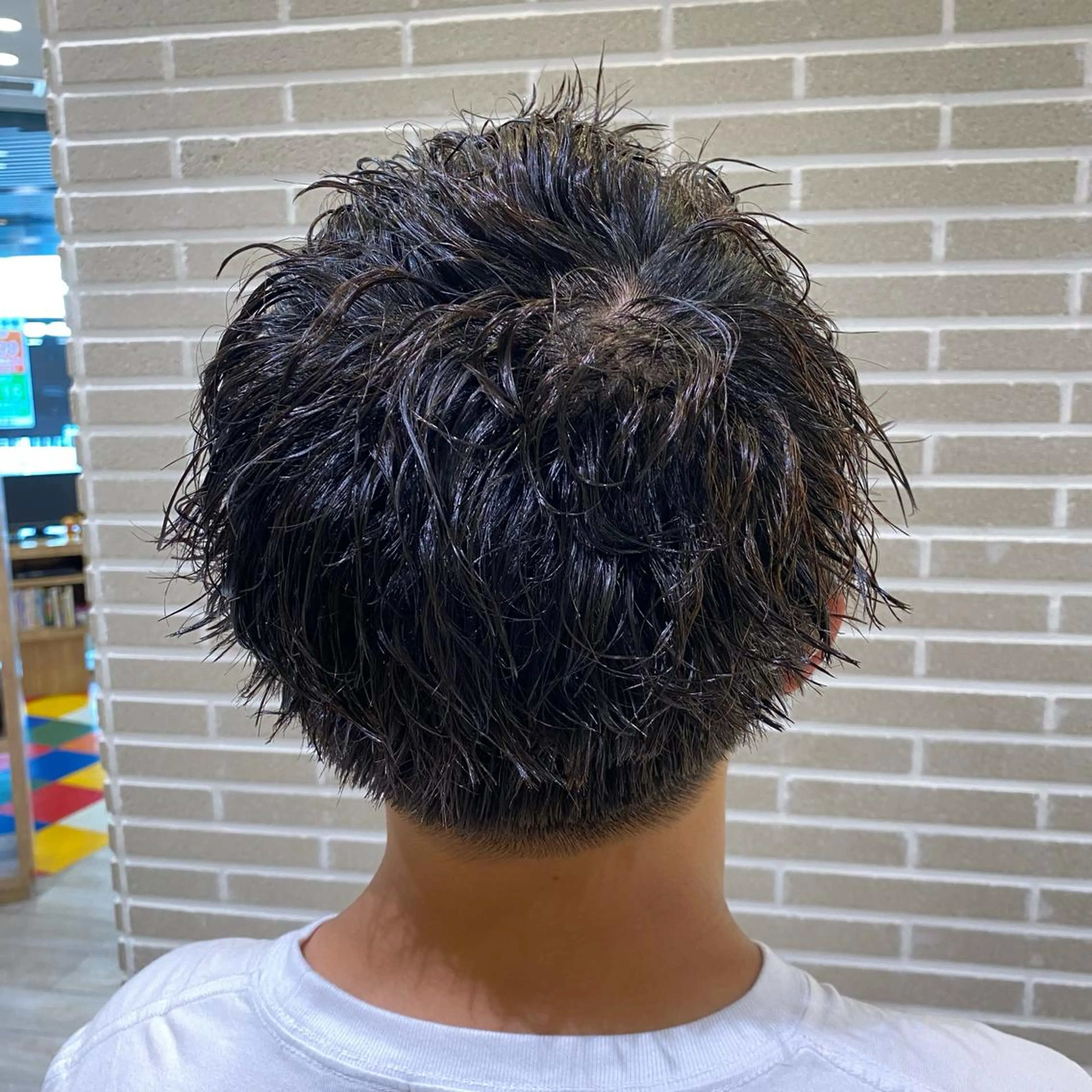 パーマ メンズ メンズパーマ メンズツイストパーマ ツイストパーマ 赤本悠斗波巻きパーマ メンズパーマのヘアスタイル