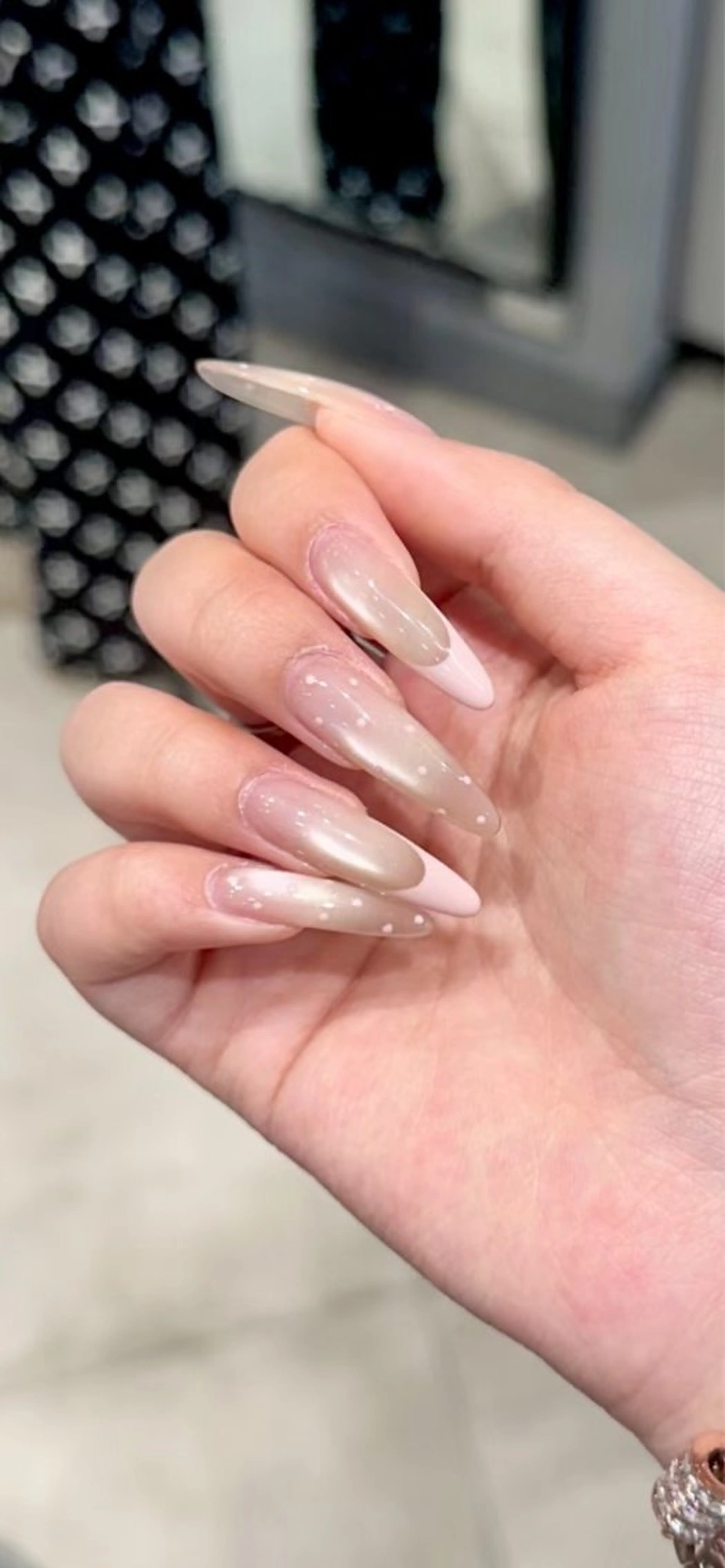 カラー グラデーションカラー ピンクカラー ハンドネイル AIN Nailのネイルデザイン