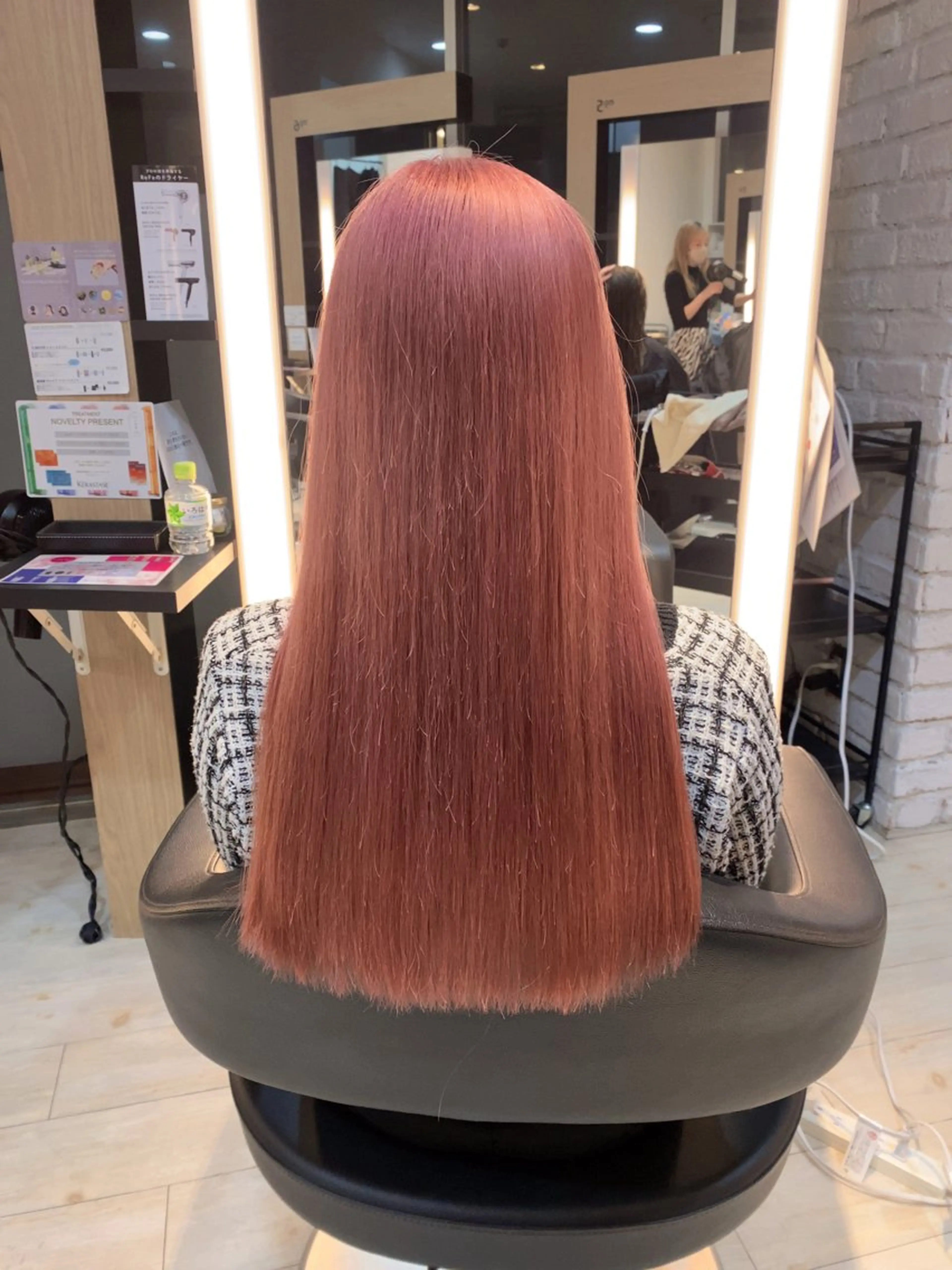 ロング カラー ブリーチ/髪質改善/ ハイトーン/暖色のヘアスタイル