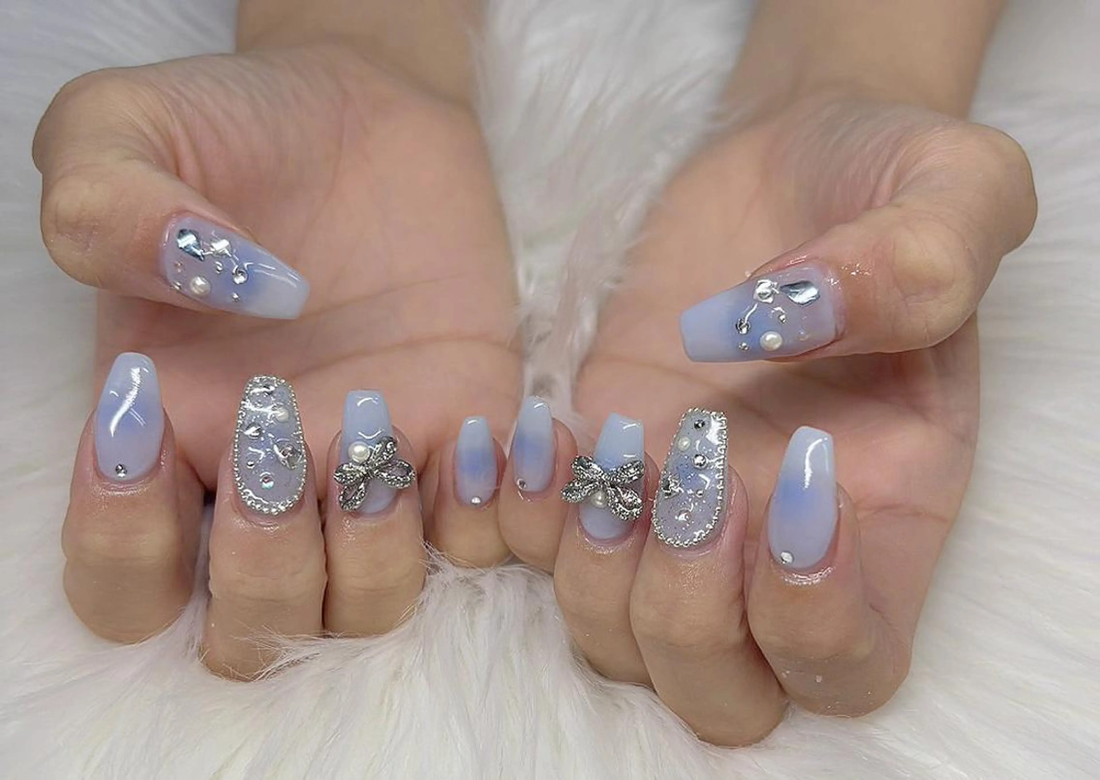 ネイル オーロラネイル チークネイル 長さ出し フットネイル フレンチネイル ハンドネイル リラネイル すみれのネイルデザイン