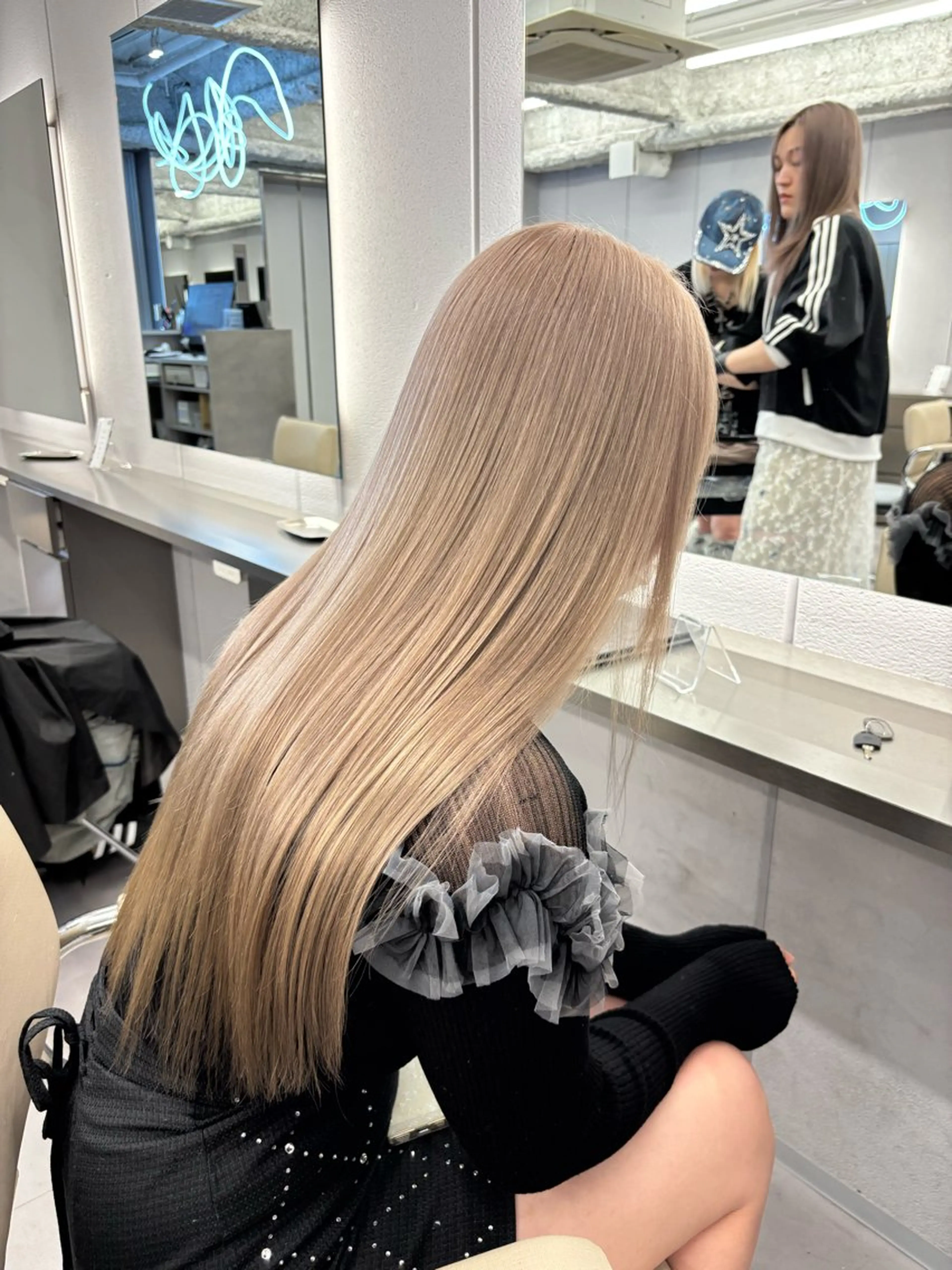 「ミニモ学割」🦄エフェクトブリーチ🦄＋🌈ケアカラ🌈＋簡単トリートメントの写真