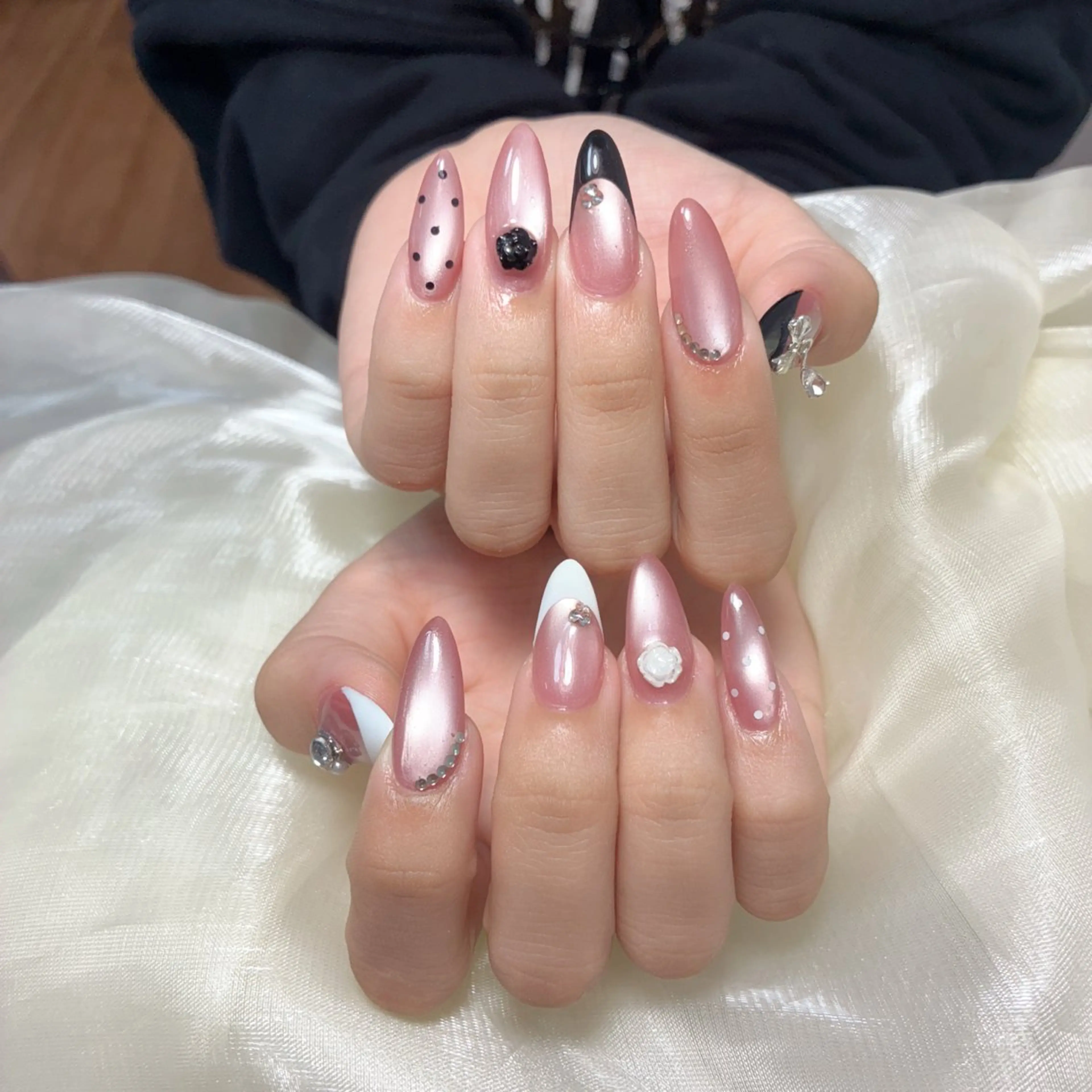 ネイル ドット フレンチネイル マグネットネイル マグネットフレンチ 持ち込み ハンドネイル YOINAIL ヨイネイルサロンのネイルデザイン