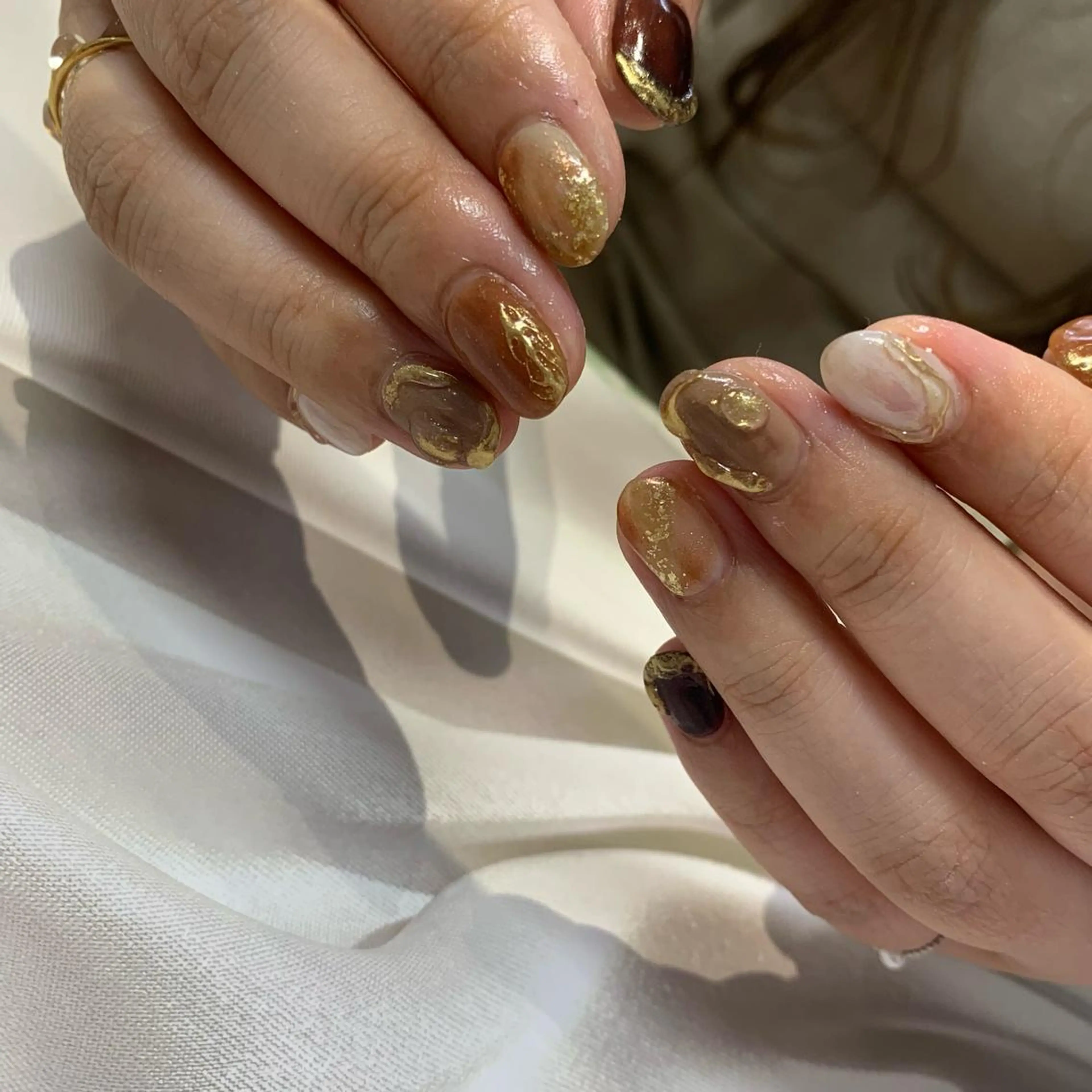 ネイル ブラウン マキノ ユイのネイルデザイン