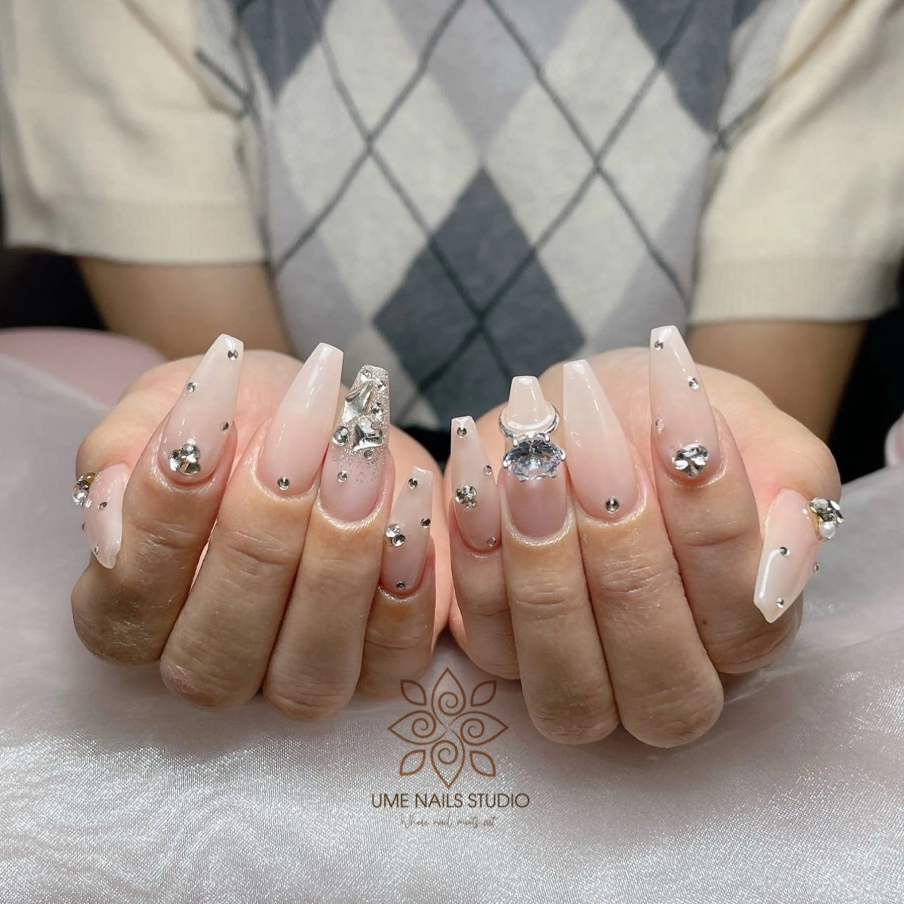 ネイル チークネイル クリアネイル ガーリー キラキラネイル 韓国ネイル Ume Nail Studioのネイルデザイン