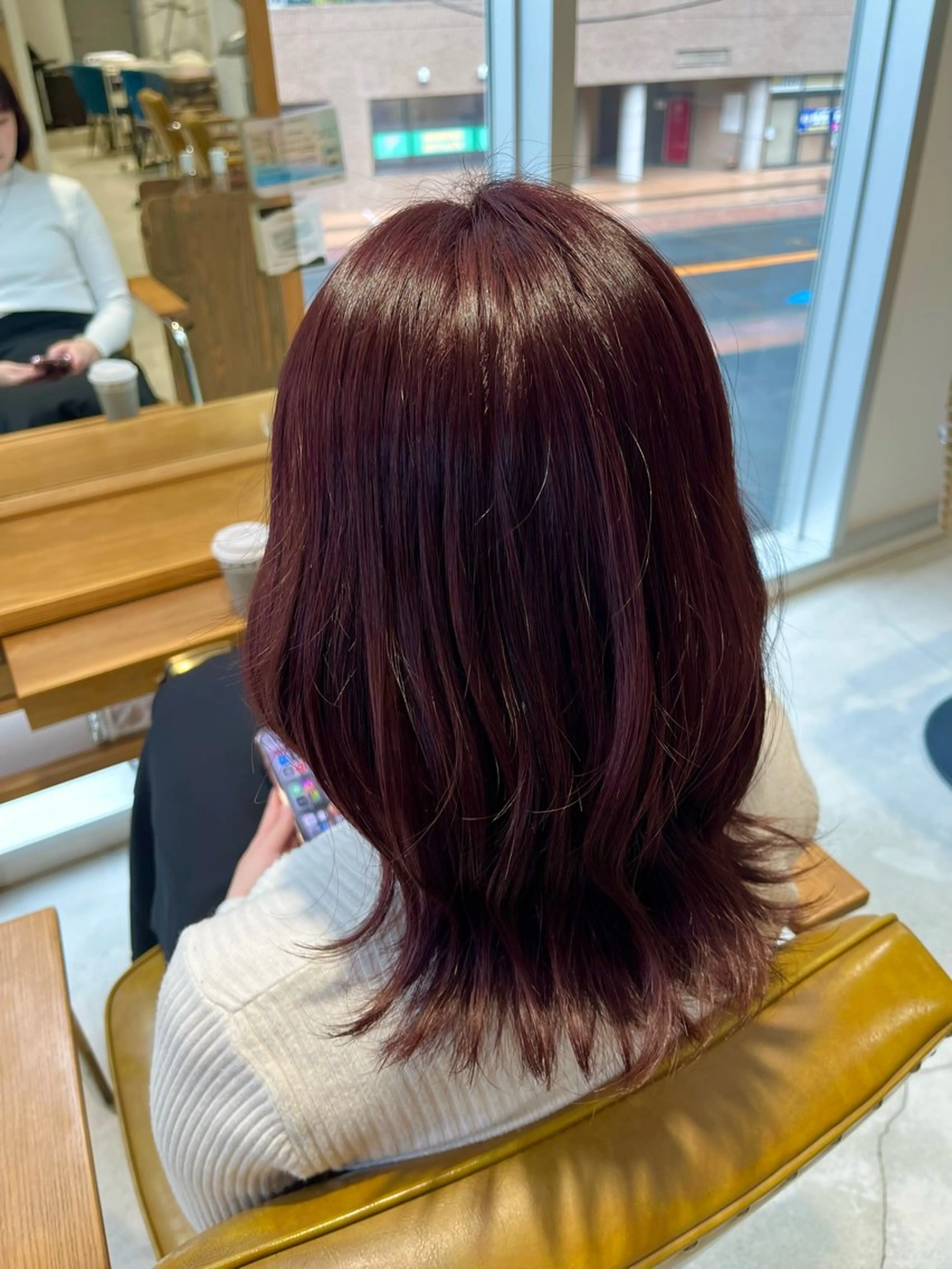 ミディアム カラー 和泉田 真白のヘアスタイル