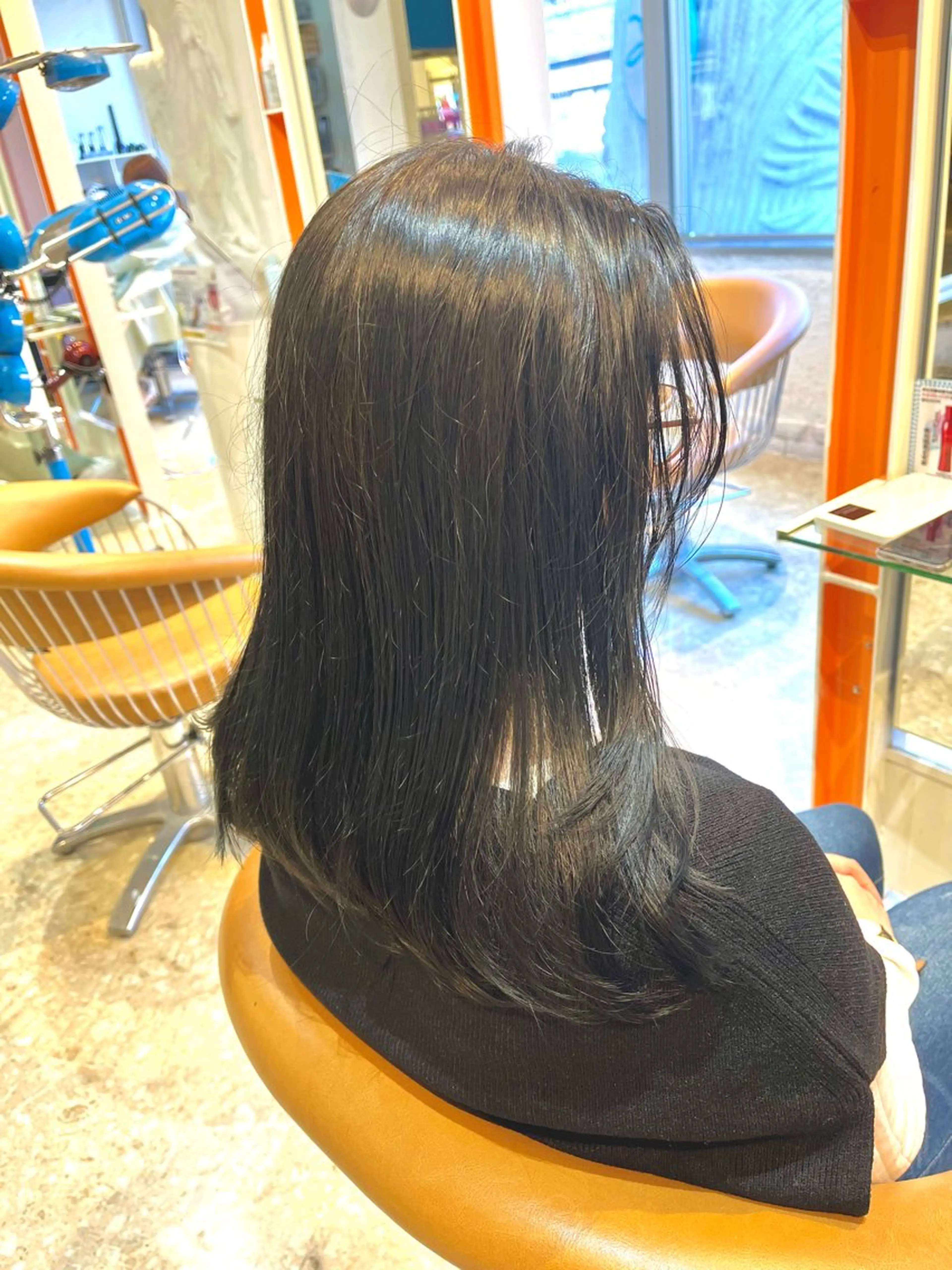 セミロング カラー カット ヘアカラー うしだ かおるのヘアスタイル