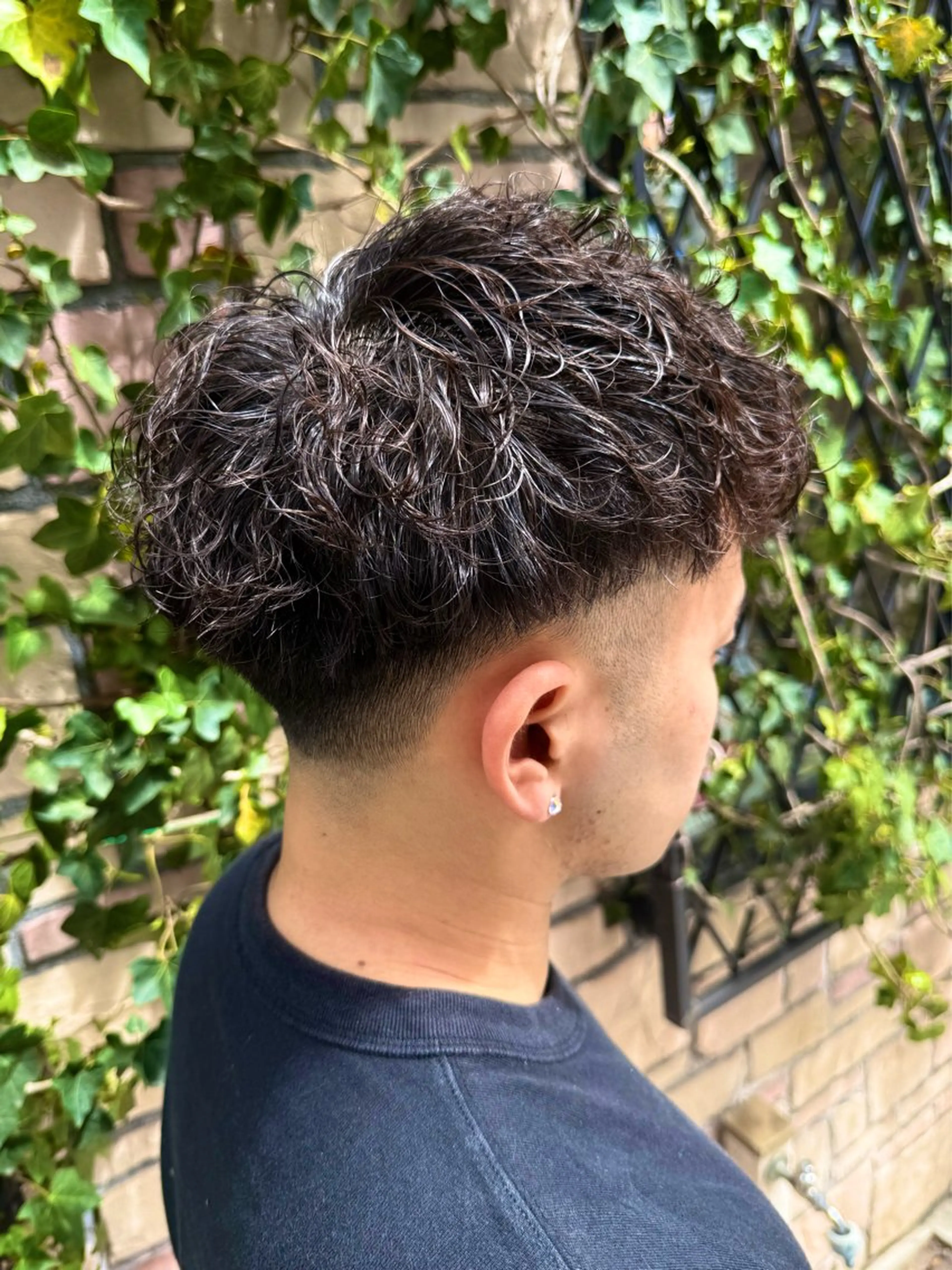 ショート パーマ メンズ フェードカット 溝口 槙里也のヘアスタイル