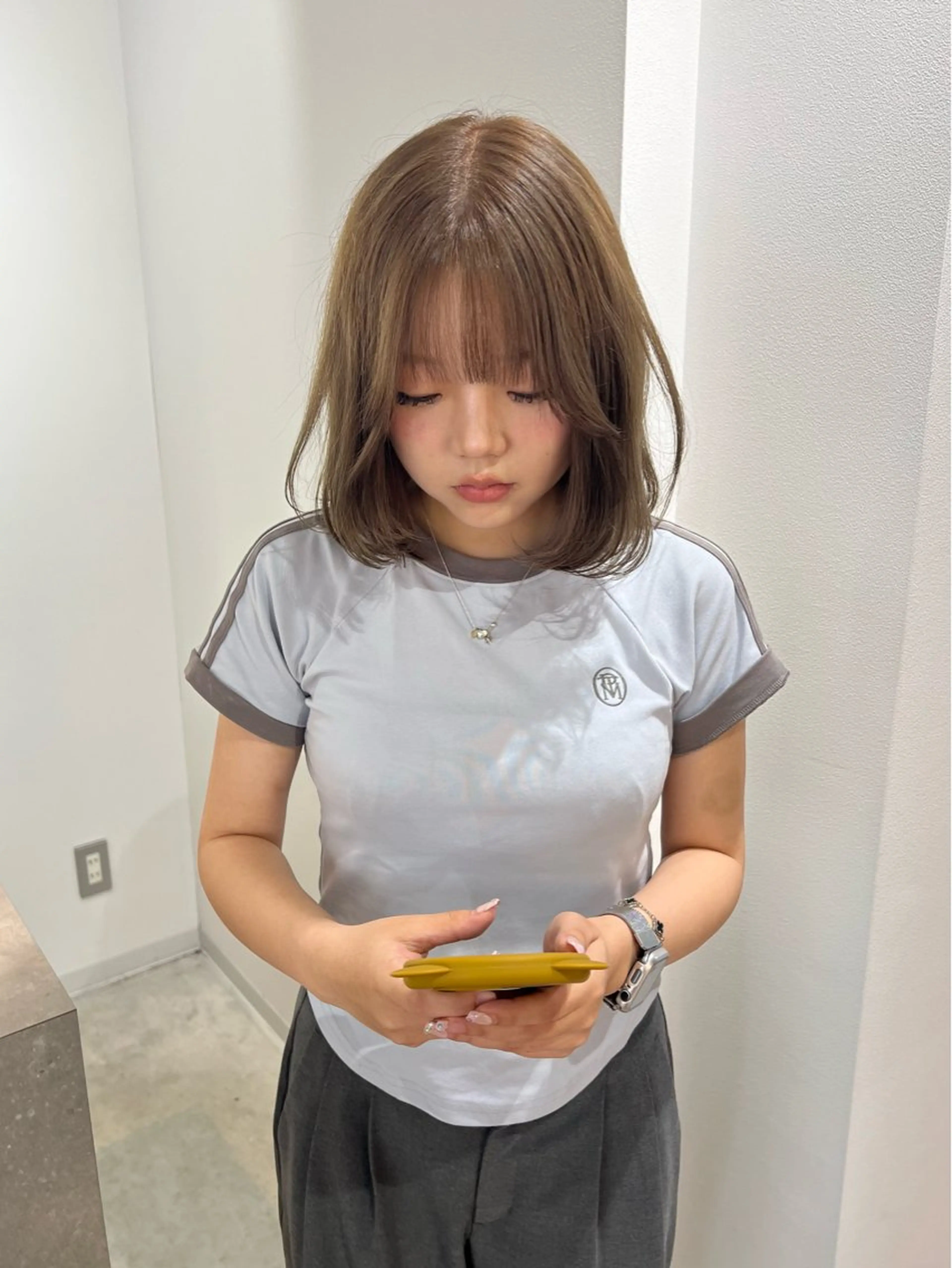 ミディアム ミディアムレイヤー レイヤーカット ヘアカラー VISION 巻幡野花のヘアスタイル