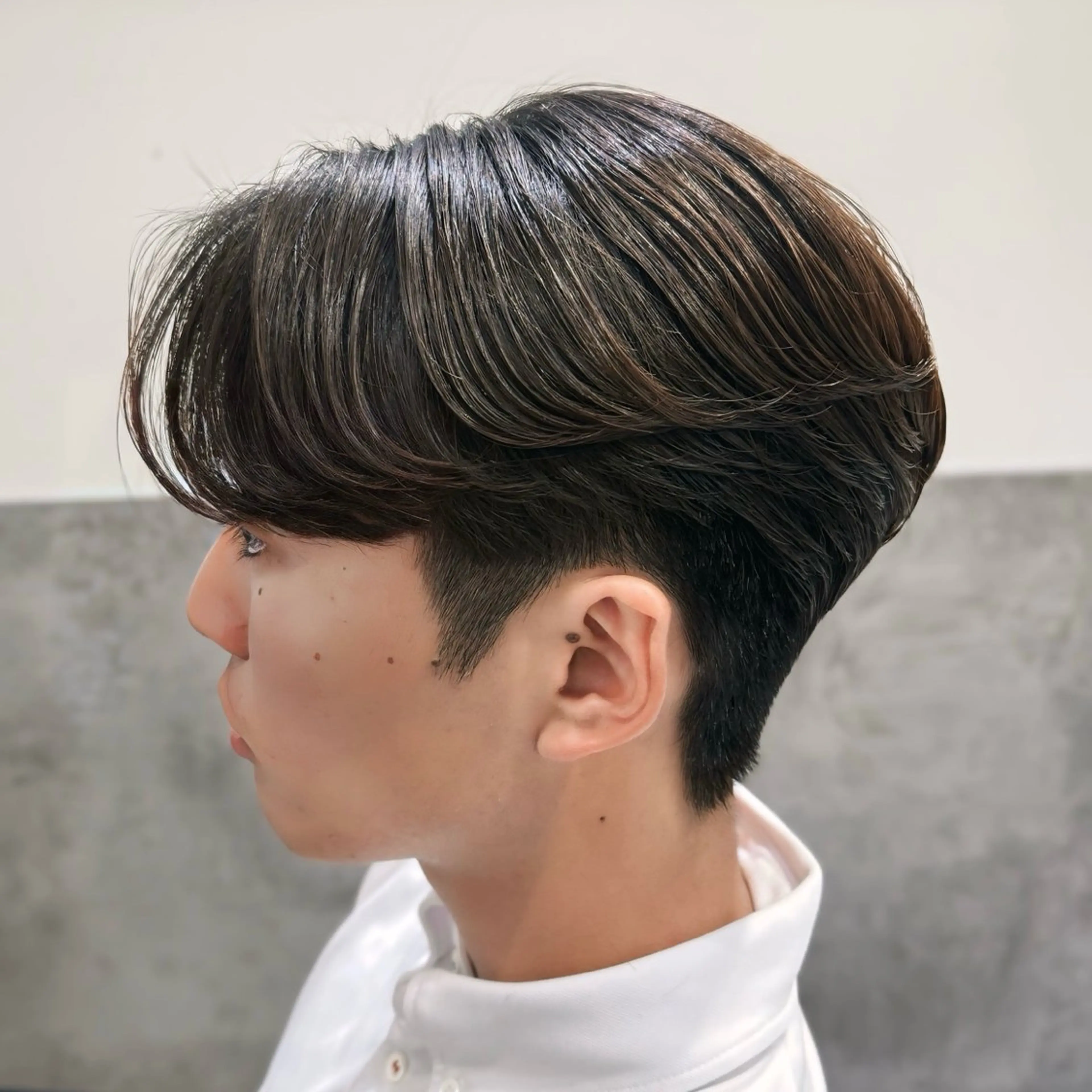 メンズ センターパート ダウンパーマ フェザーパーマ メンズ韓国風 マッシュ カット センターパート特化/ メンズカット/ヒロキのヘアスタイル