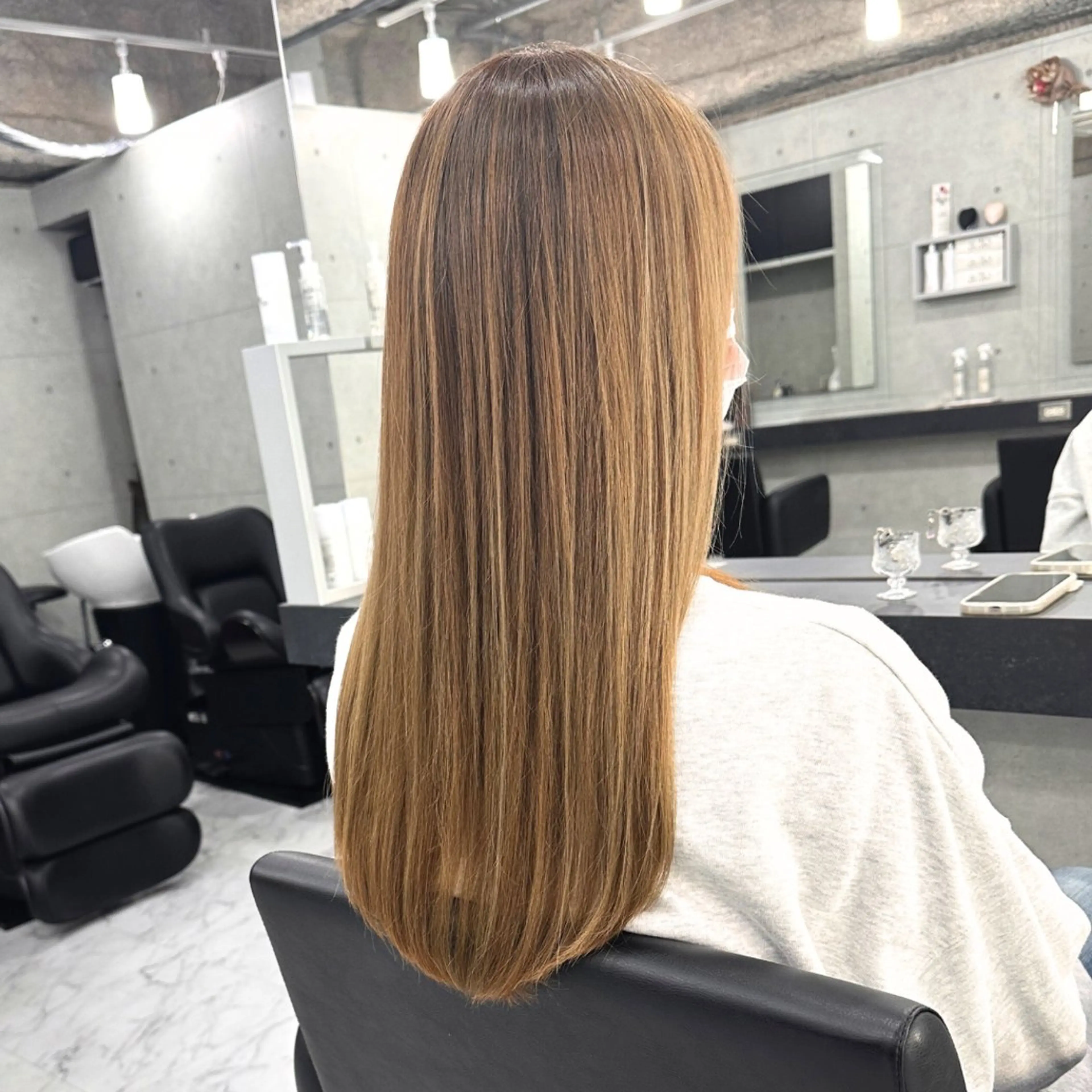 カラー ベージュカラー 透明感カラー シルバー シルバーベージュ カット ヘアカラー Endearing 銀座/レイヤーカットのヘアスタイル