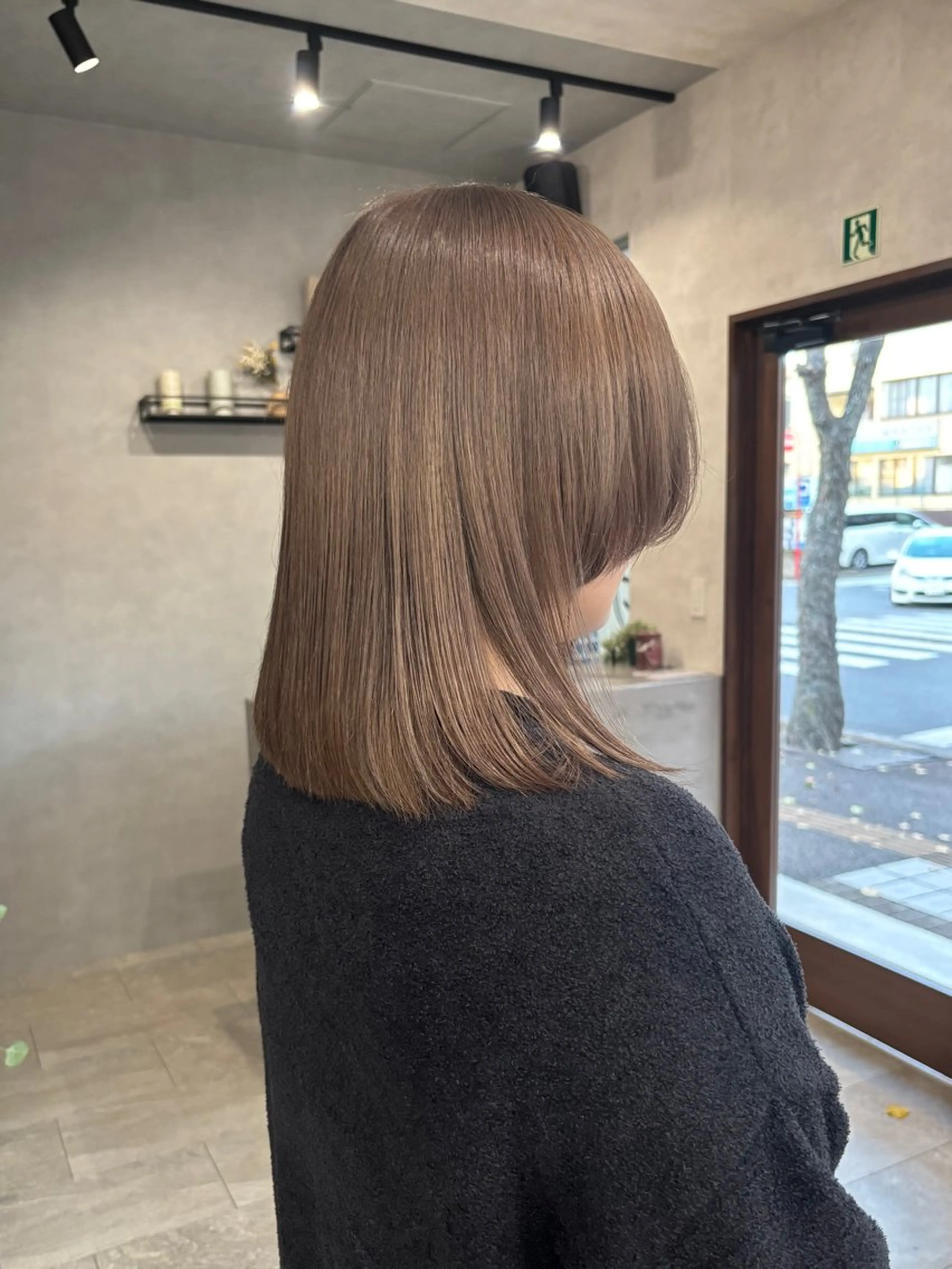 ミディアム カット ヘアカラー トリートメント 鵜澤 華乃音のヘアスタイル