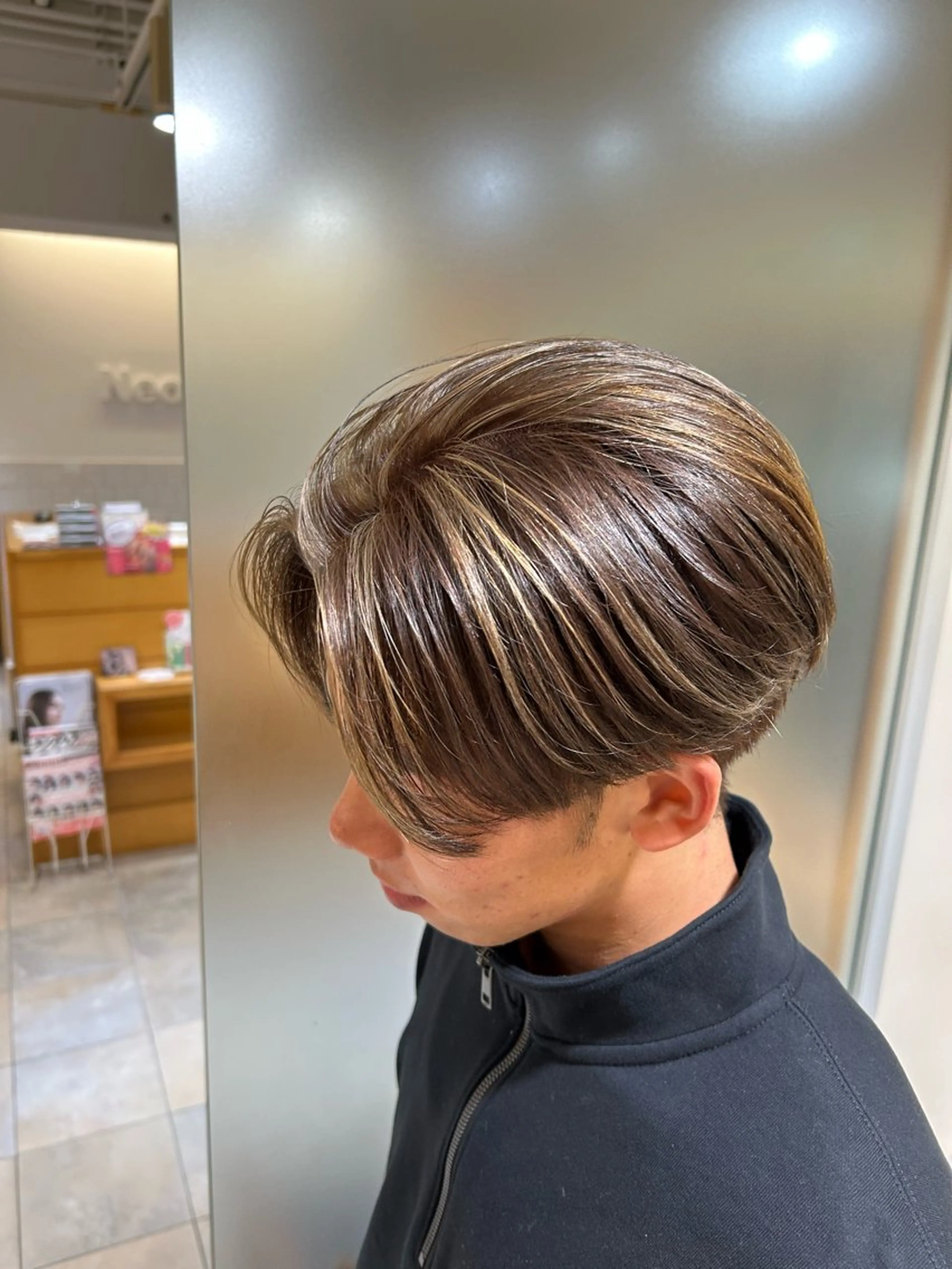 カラー 菅沼 紀世／顔周りレイヤーのヘアスタイル