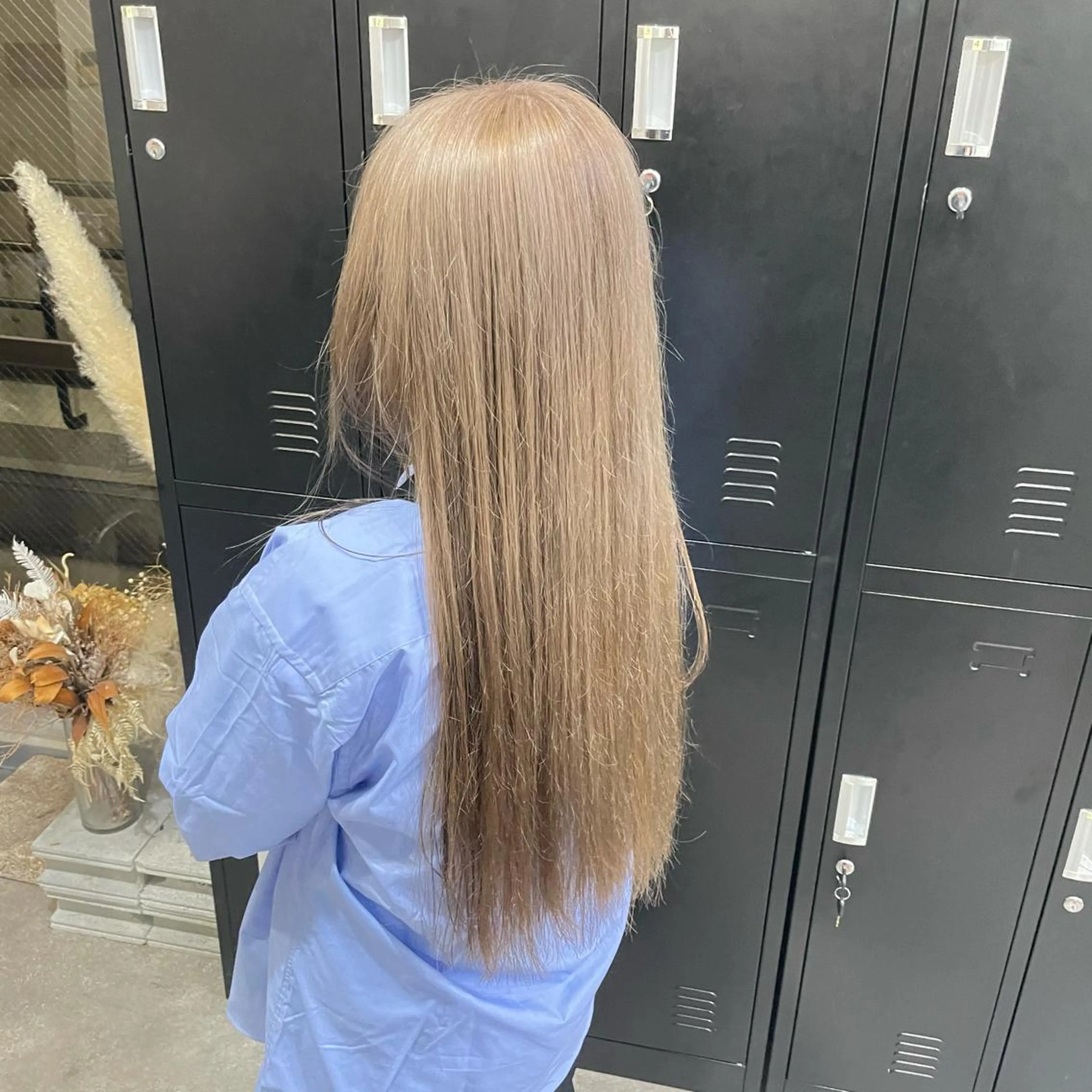 ミディアム カラー パーマ ヘアアレンジ メンズ キッズ ネイル マツエク・マツパ メンズブリーチ メンズハイライト メンズインナーカラー メンズ韓国風 ブリーチ ヘアカラー トリートメント ヘアセット 切りっぱなしヘアボブ ミディアムヘアRYOのヘアスタイル