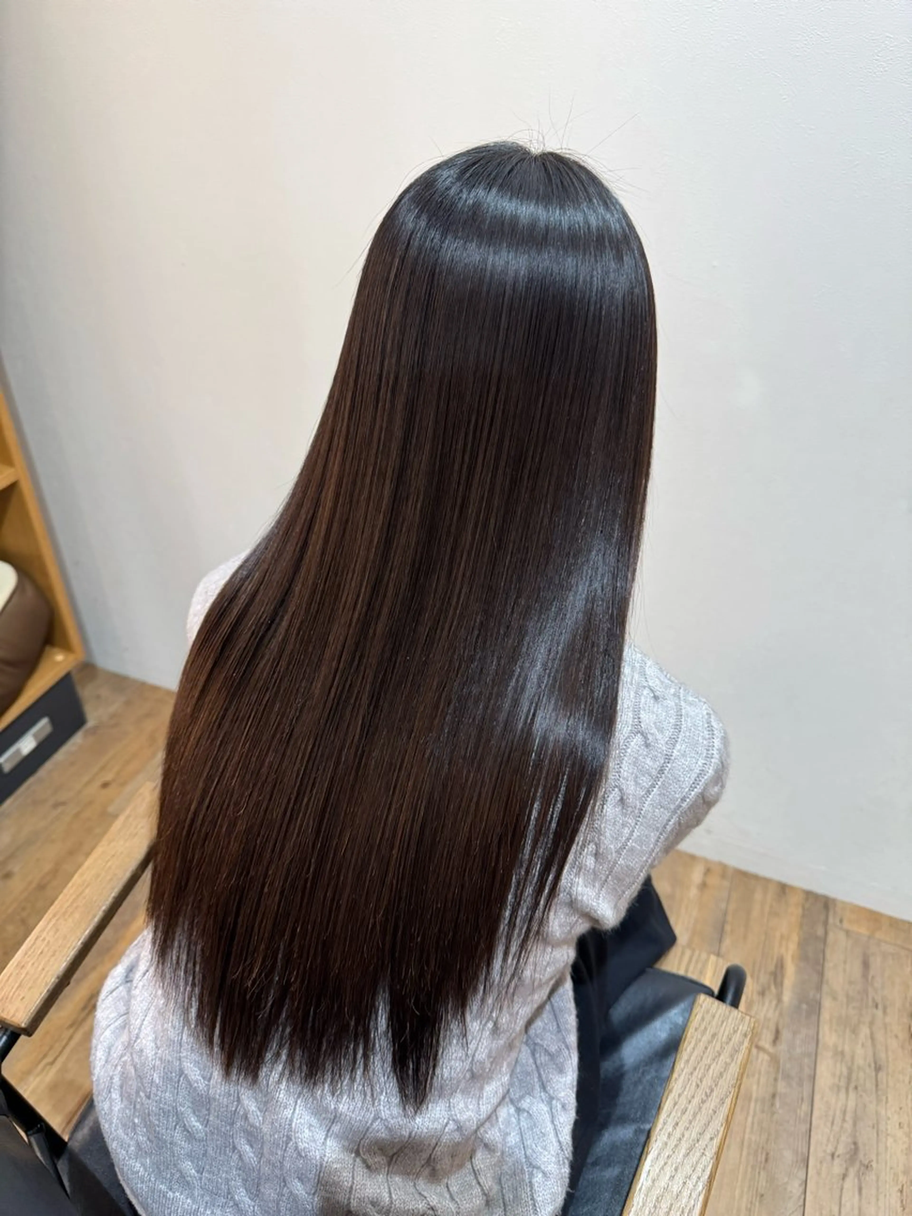 セミロング カット 縮毛矯正 トリートメント afloatkobe所属・美髪/髪質改善 川口凌弥のヘアスタイル