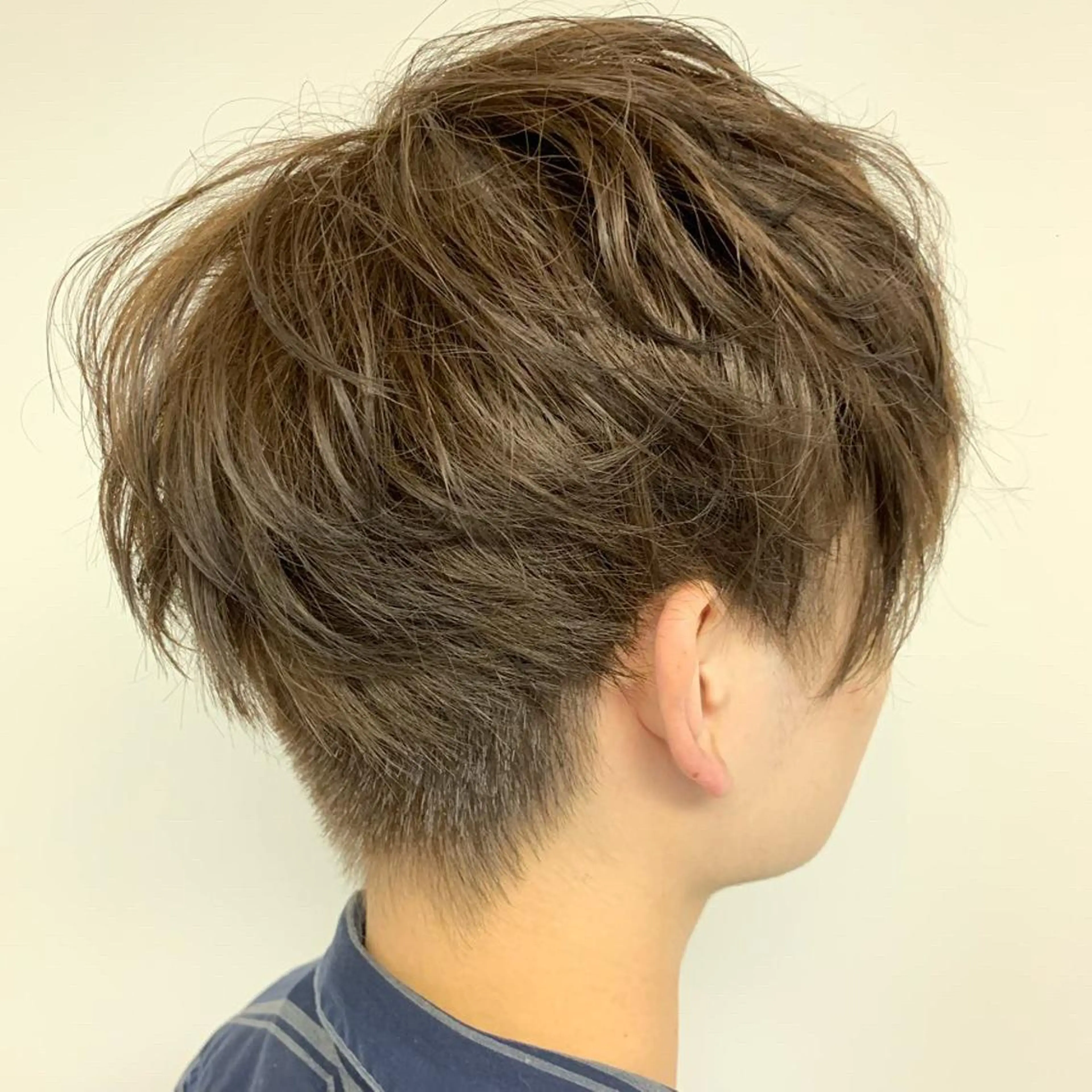 ショート ともや 髪質改善縮毛矯正のヘアスタイル