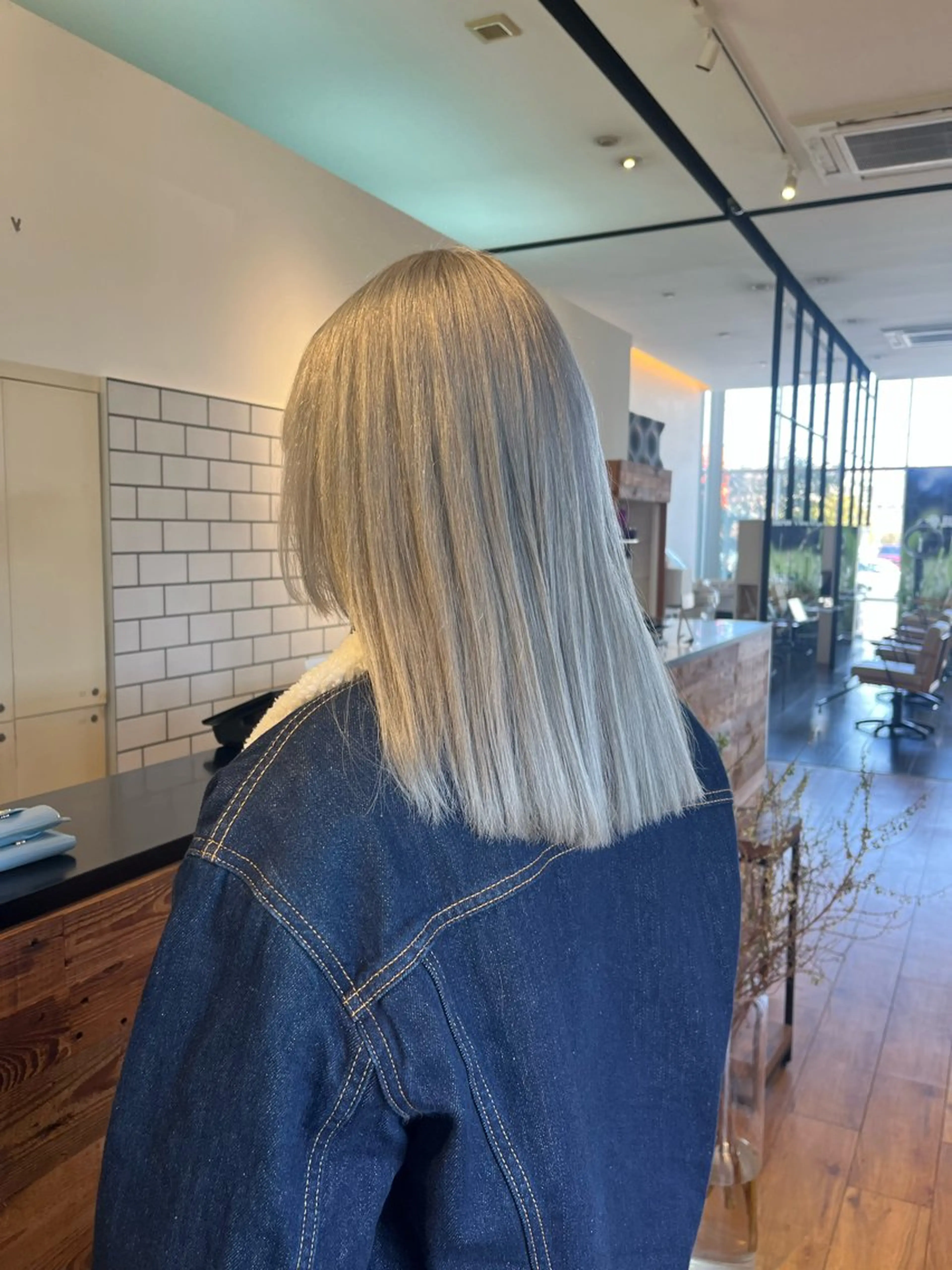 セミロング カラー ヘアカラー 中村 彩奈のヘアスタイル