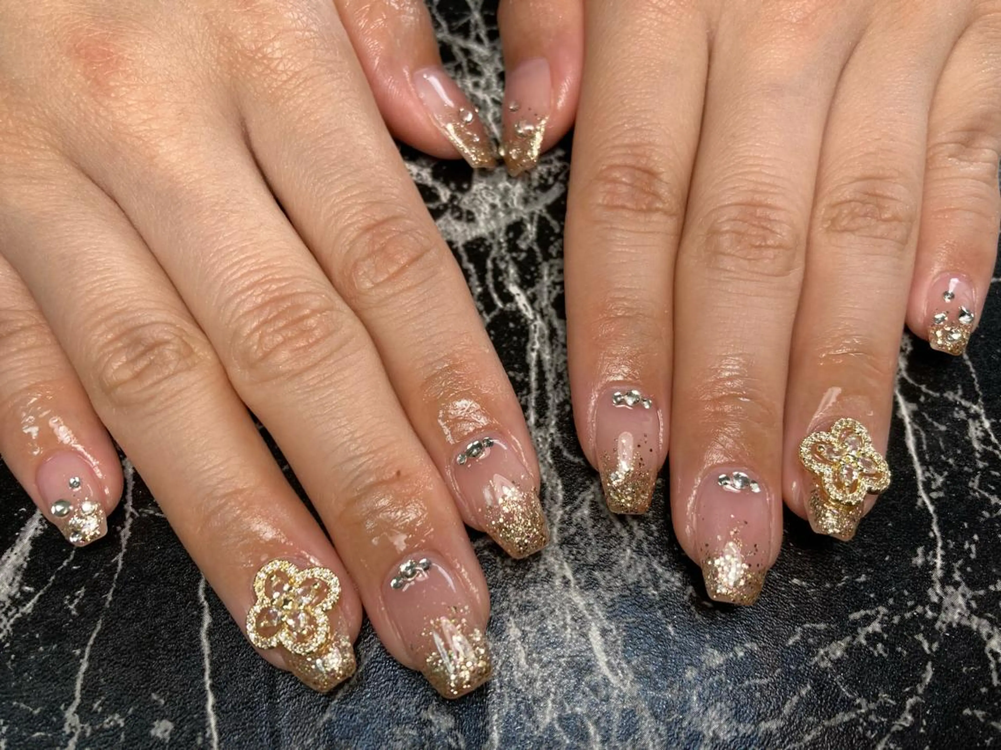 ミディアム ネイル ハンドネイル フットネイル ✴︎ Delightのネイルデザイン