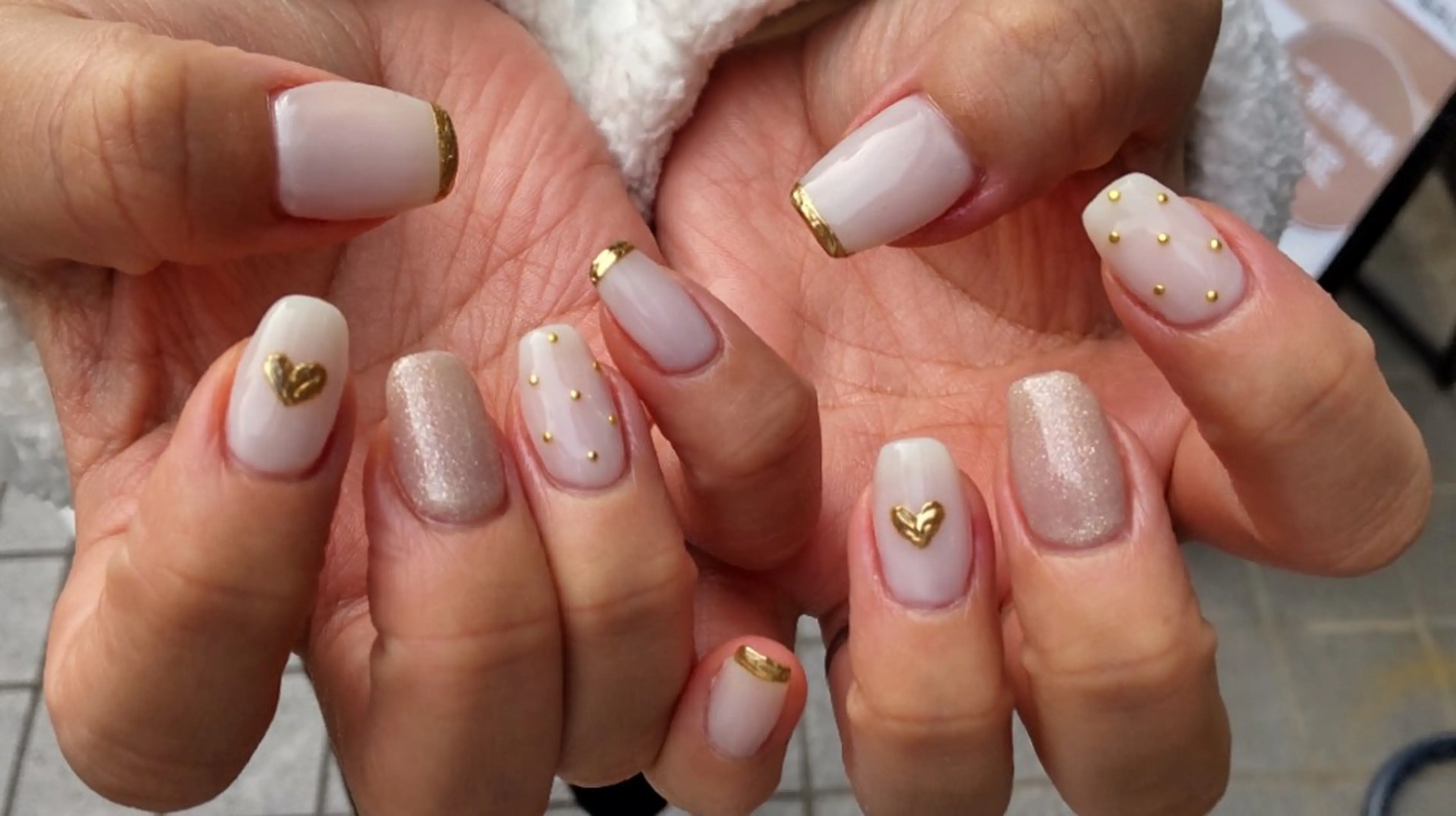 ネイル ゴールド ミラーネイル ホワイト MIURA＊ HIROKOのネイルデザイン