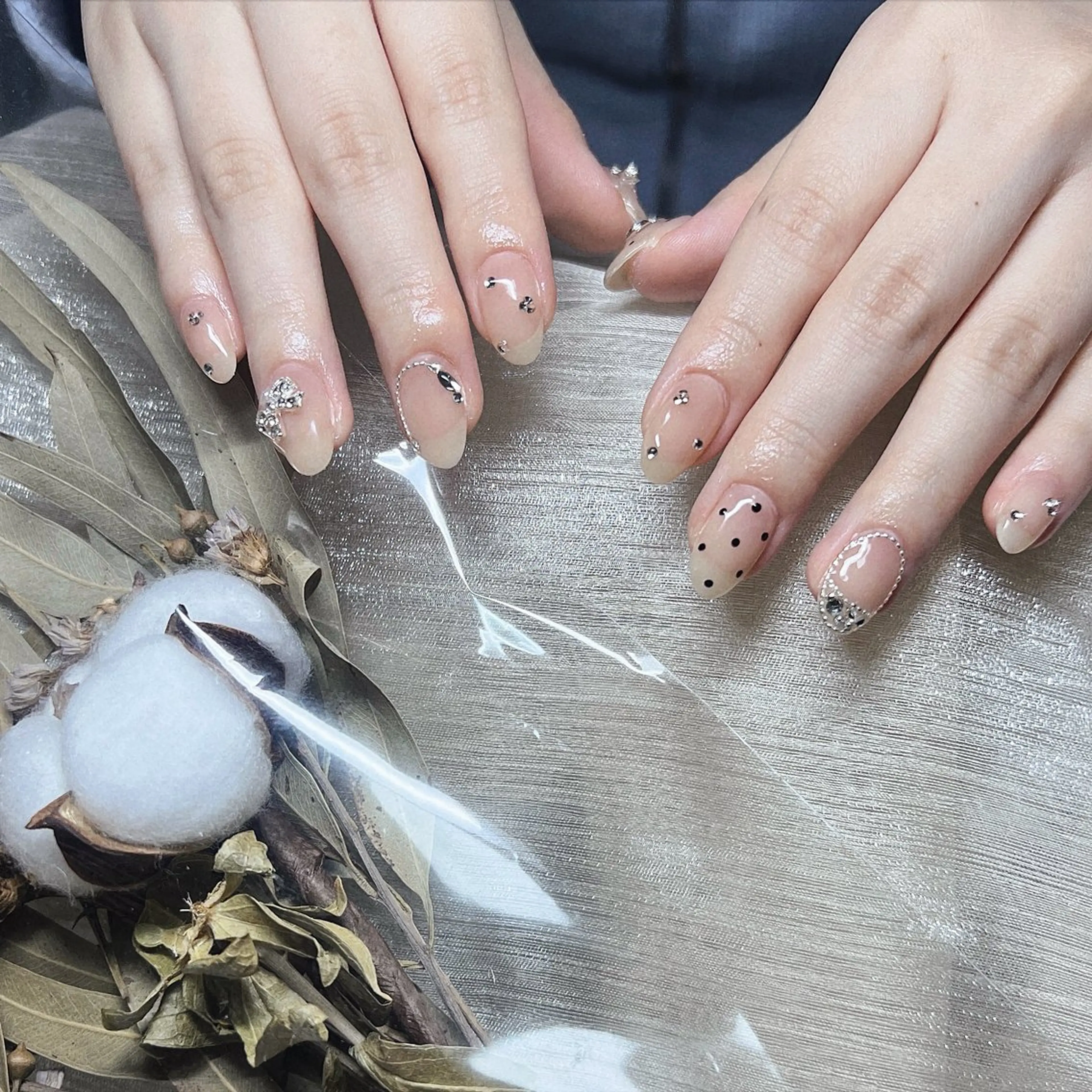 ネイル ハンドネイル KURE ISAKIのネイルデザイン