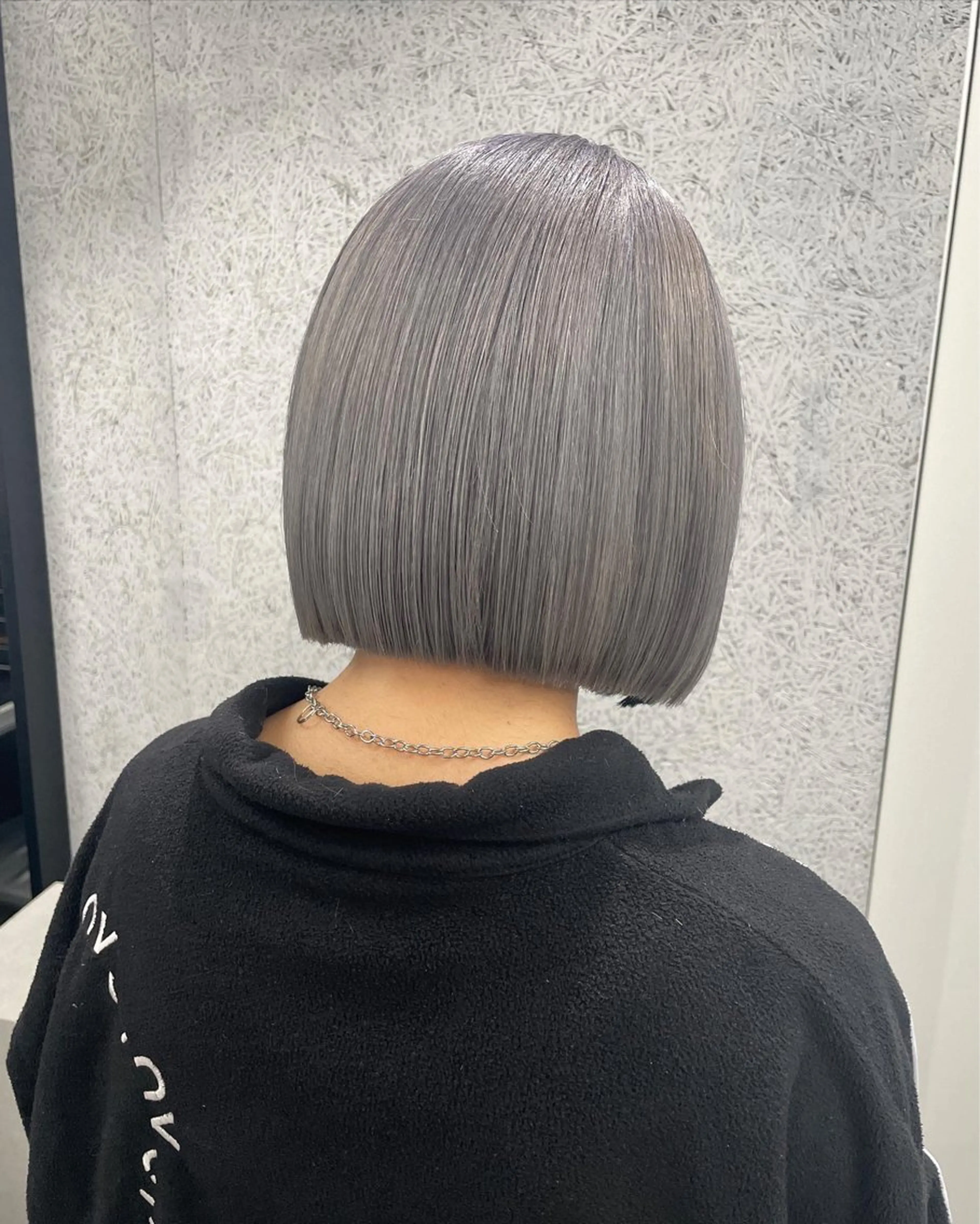 ミディアム カラー 切りっぱなしボブ レイヤー/縮毛矯正のヘアスタイル
