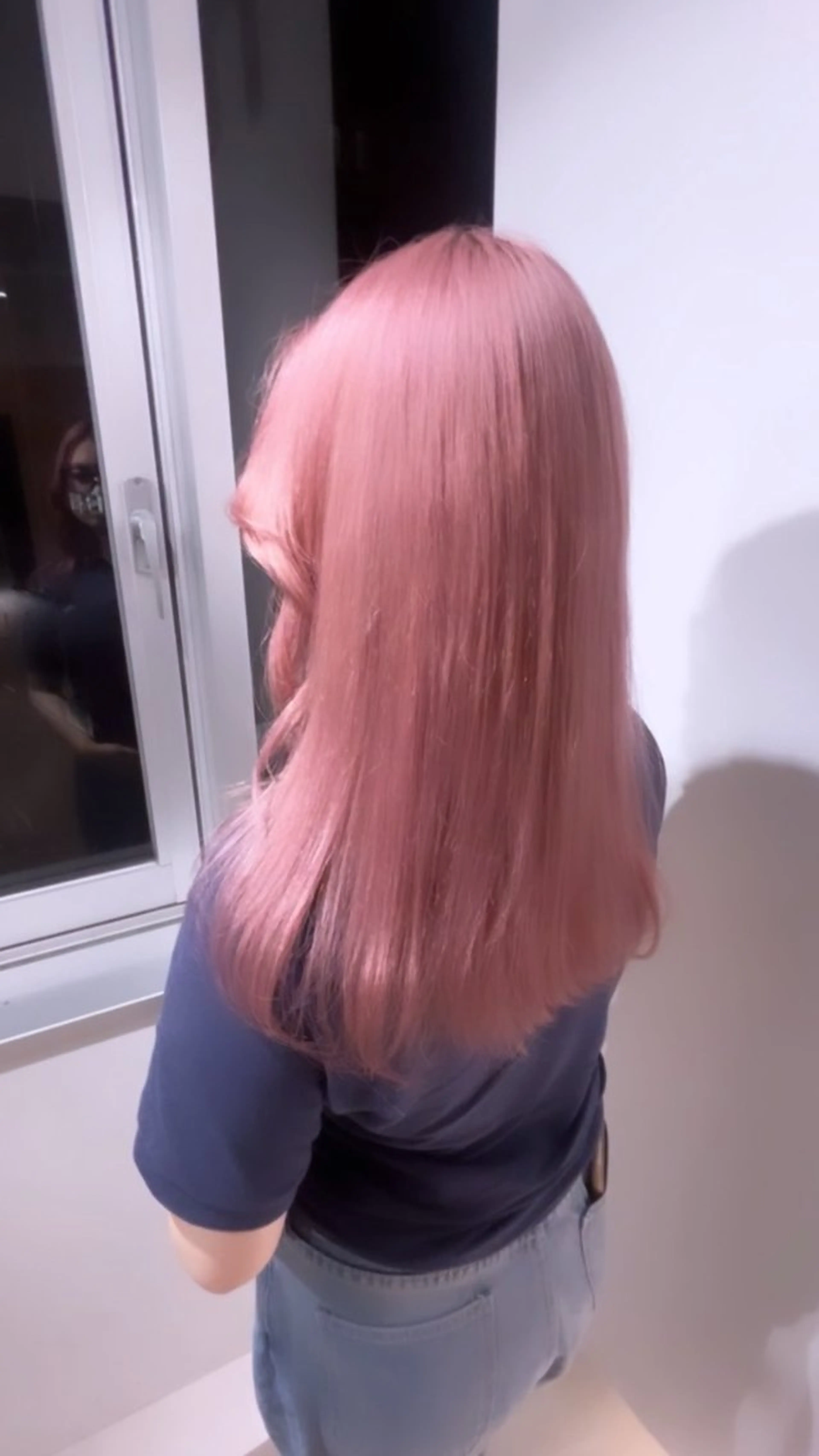 カラー ニトウ レイナのヘアスタイル