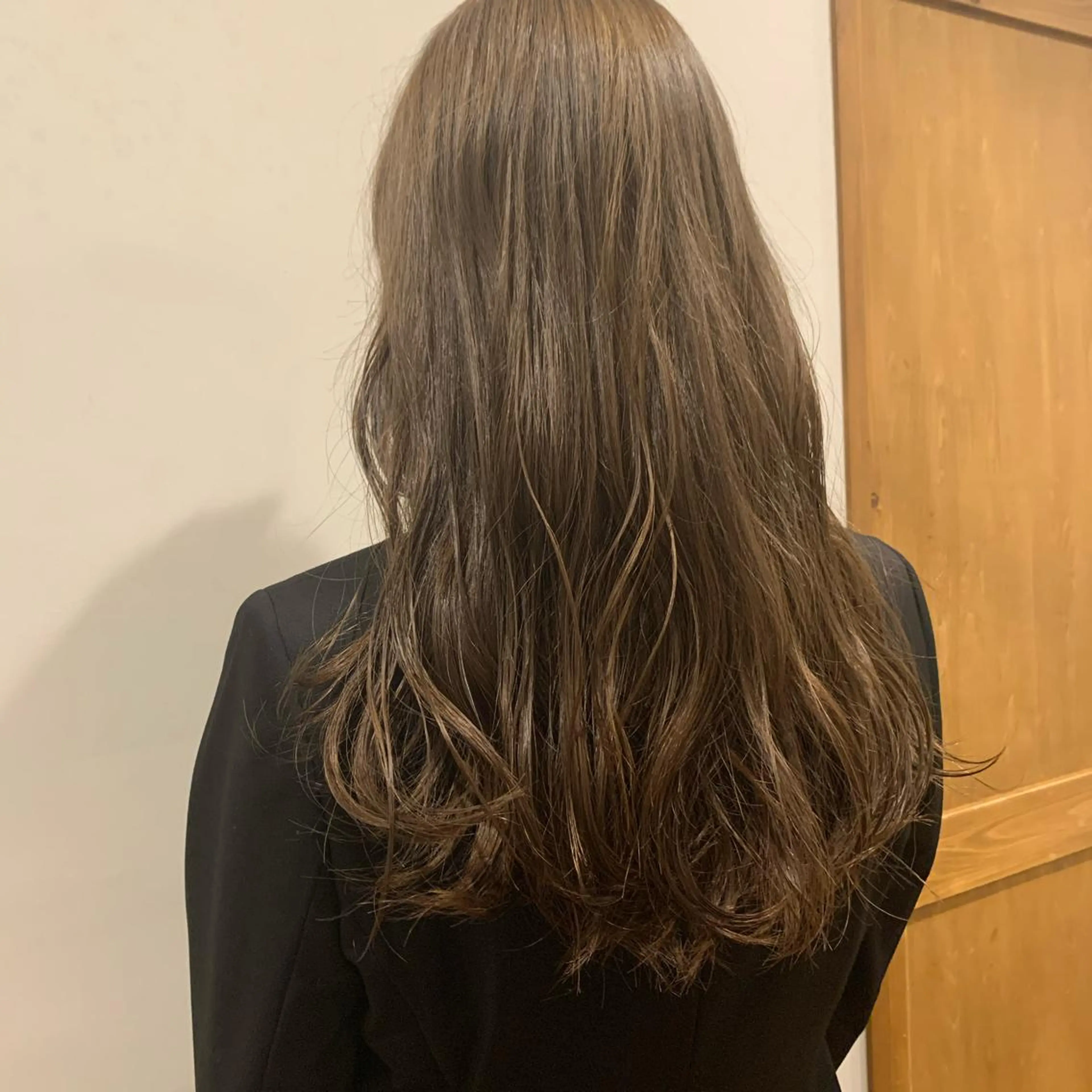 ロング カラー グレージュ mizuho .のヘアスタイル