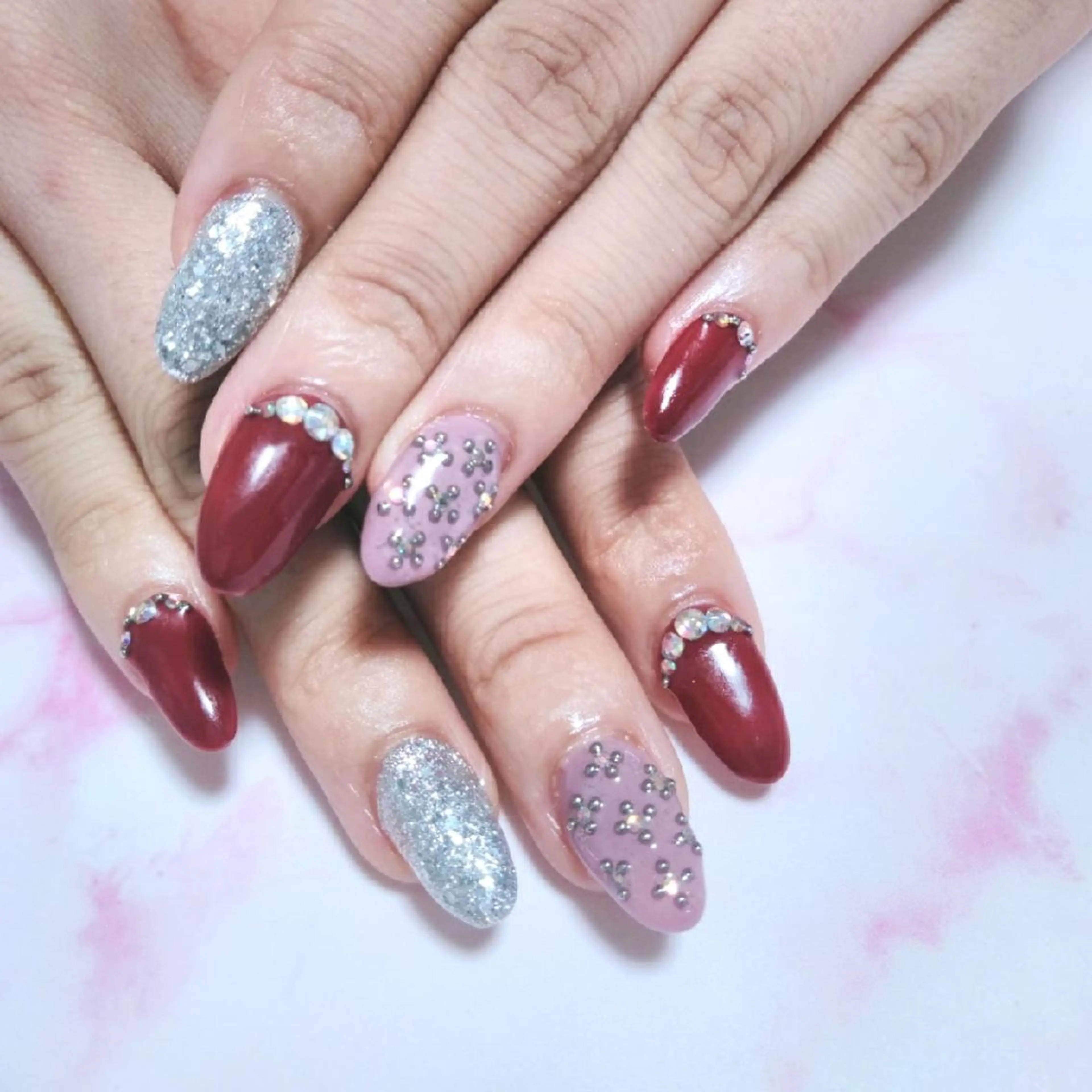 ネイル エステとネイル ローズコンフォートのネイルデザイン