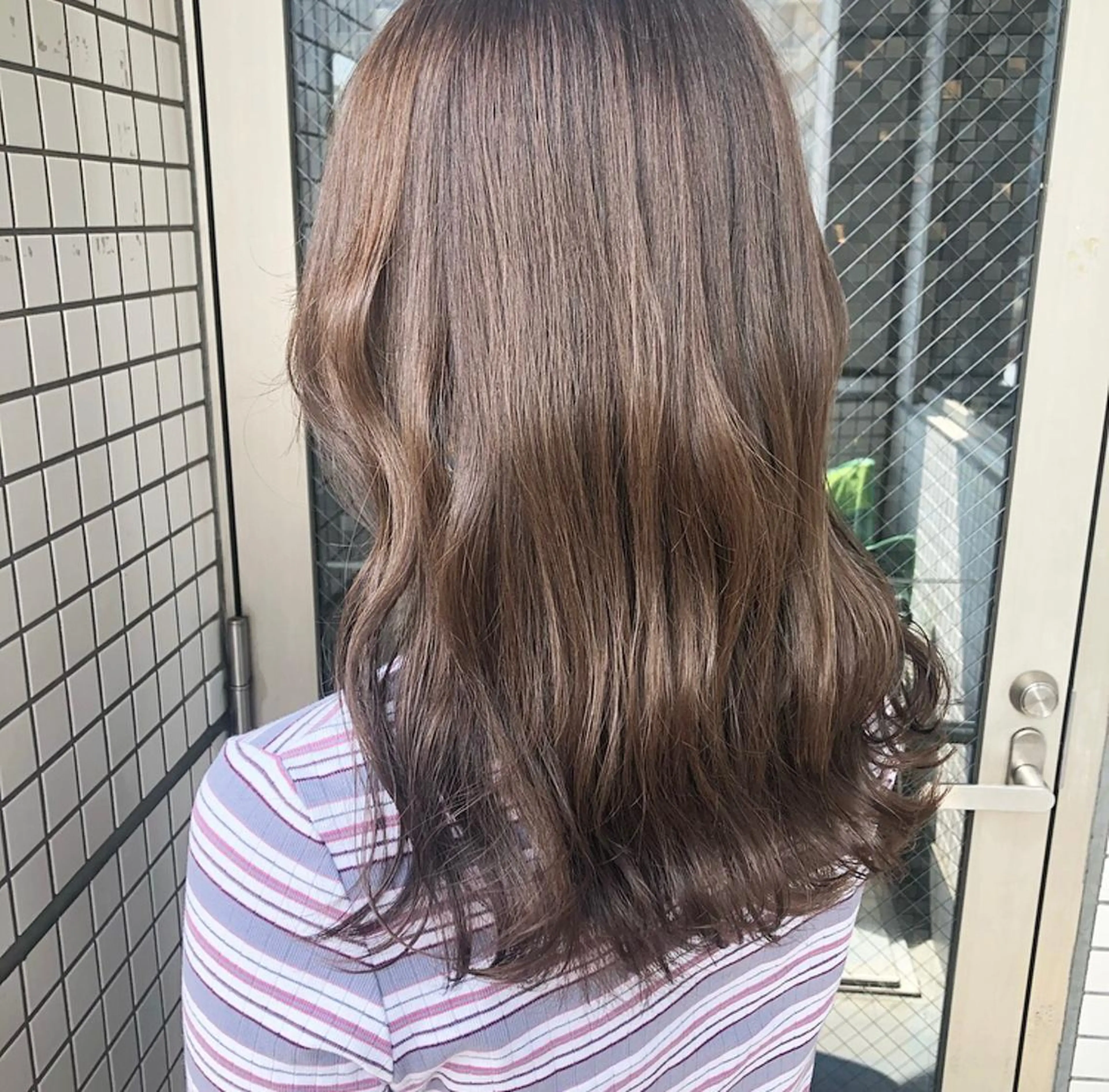 セミロング カラー アッシュ アッシュブラウン ブリーチ ブラウンカラー ブリーチなしカラー 女性リピ90%🍨 🩷佐藤みずきのヘアスタイル