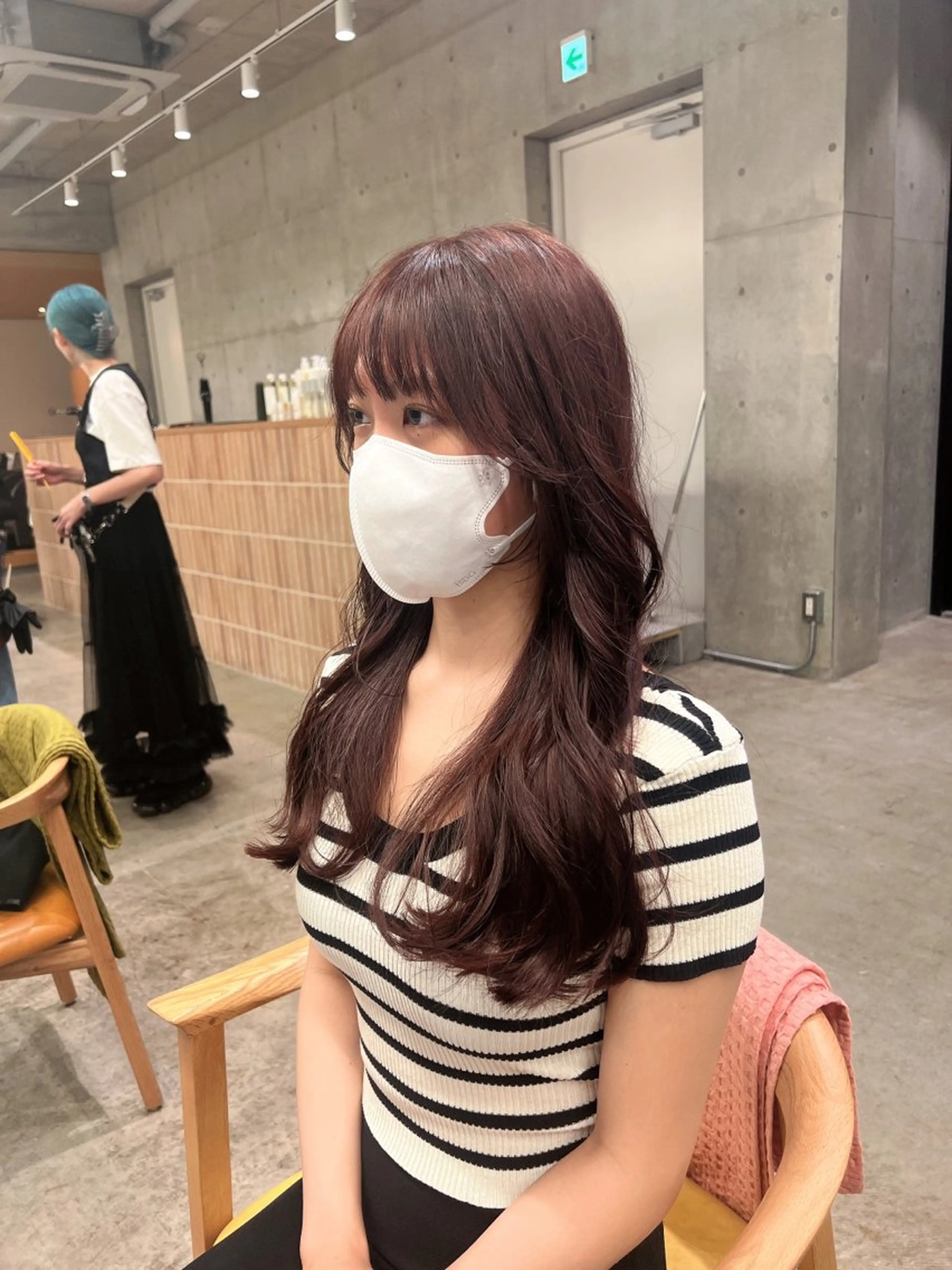 ロング カラー ロングレイヤー ブリーチ ブリーチなしカラー ピンクカラー 顔周りカット カット ヘアカラー トリートメント 誰より丁寧なカット/ 小林輝/レイヤーのヘアスタイル