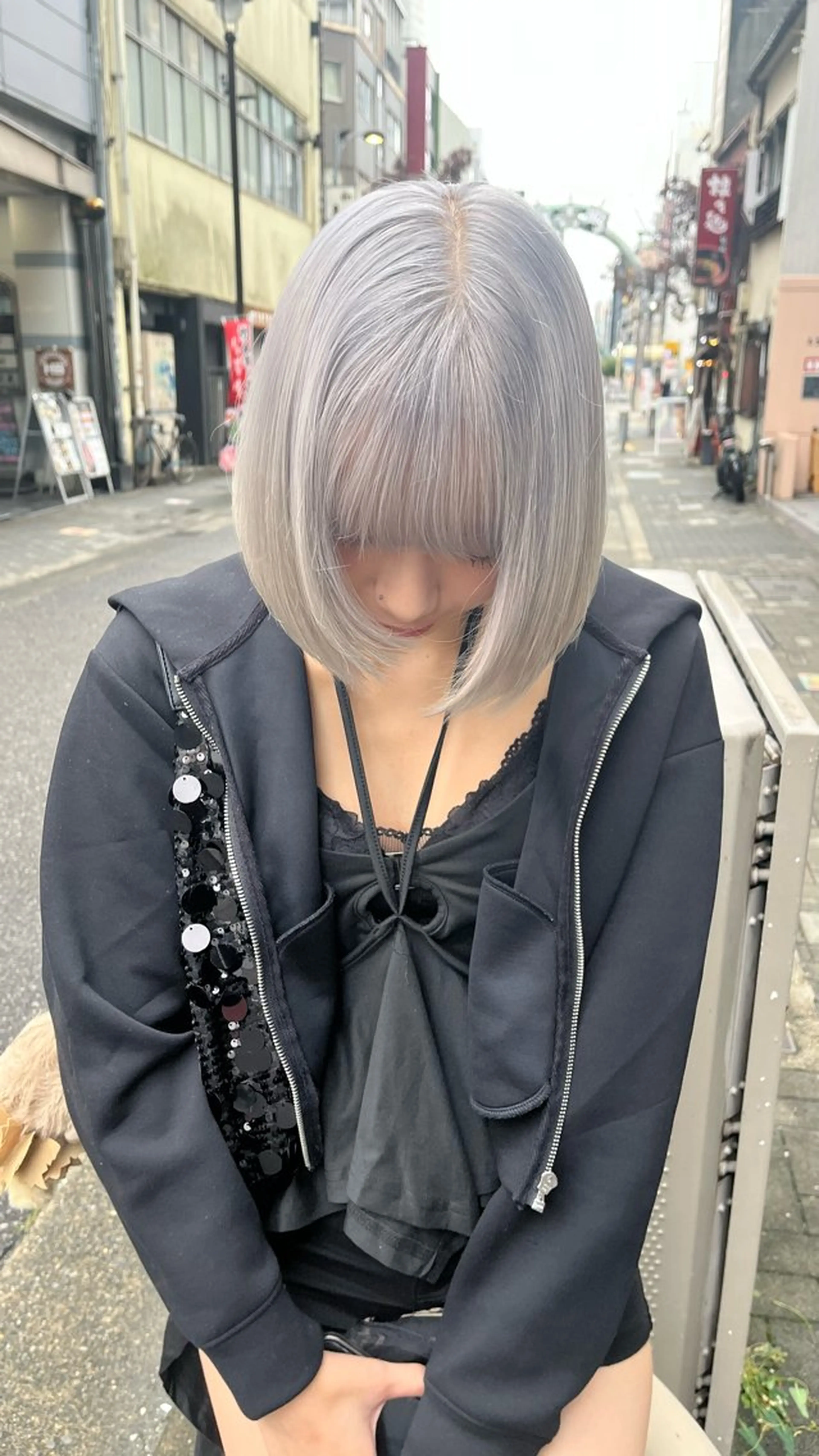 カラー ブリーチ 透明感カラー ハイトーンカラー シルバー ホワイトシルバー ヘアカラー 田中 莉香のヘアスタイル