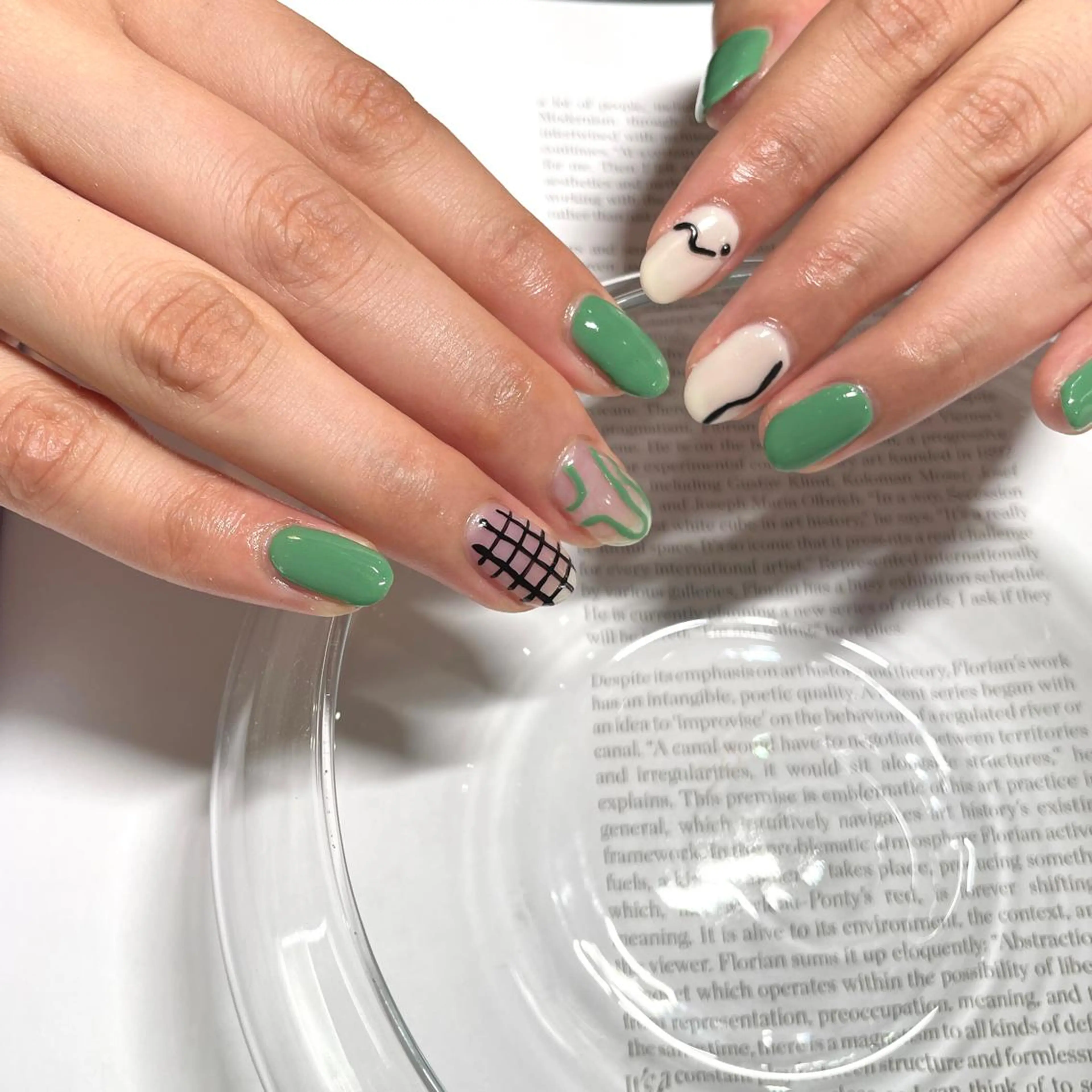 ネイル ハンドネイル anyora nail salon所属・大人ワンホン キラキラ/Ayanoのネイルデザイン