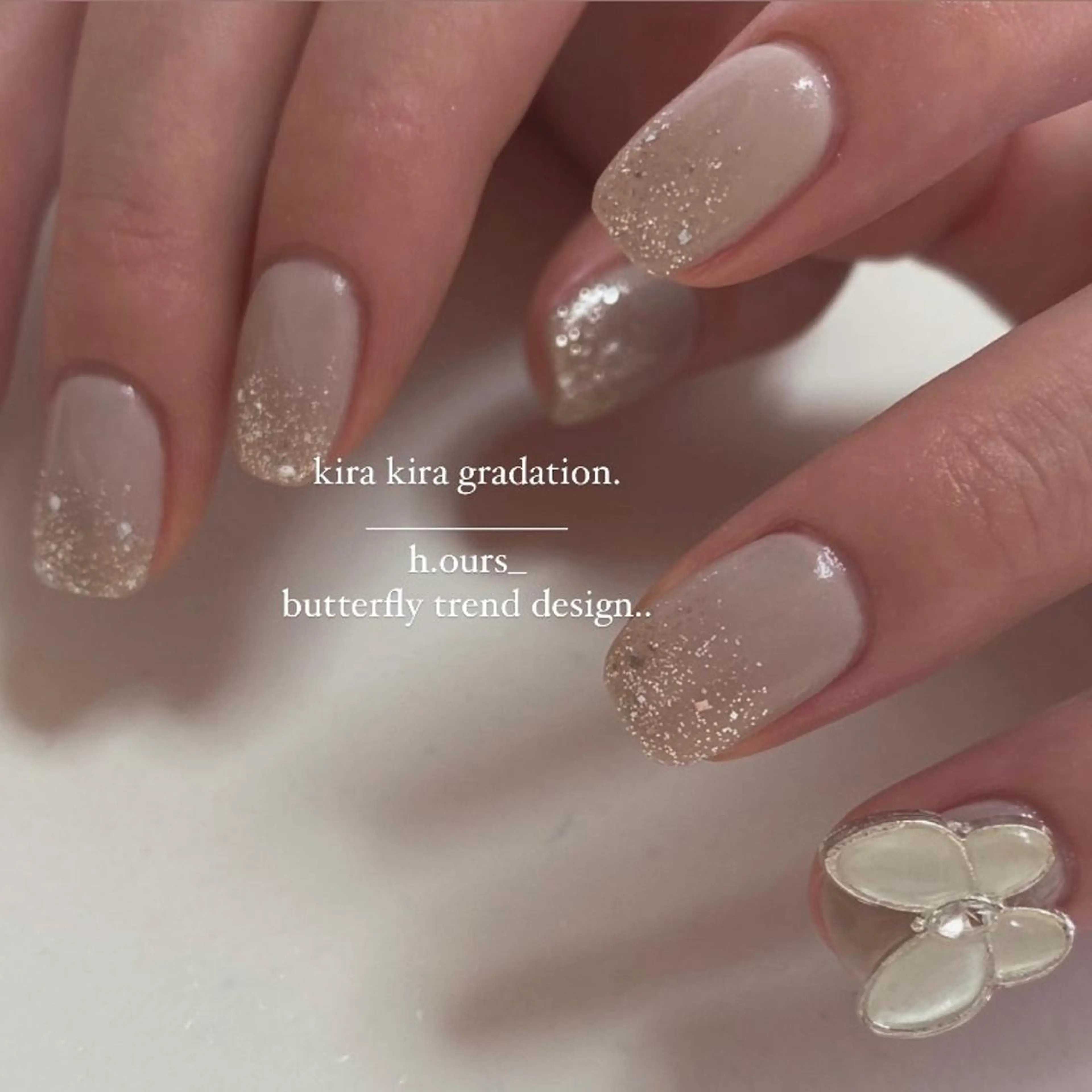 ネイル グラデーション キラキラネイル 韓国ネイル ワンカラーネイル ワンホンネイル h.ours _のネイルデザイン