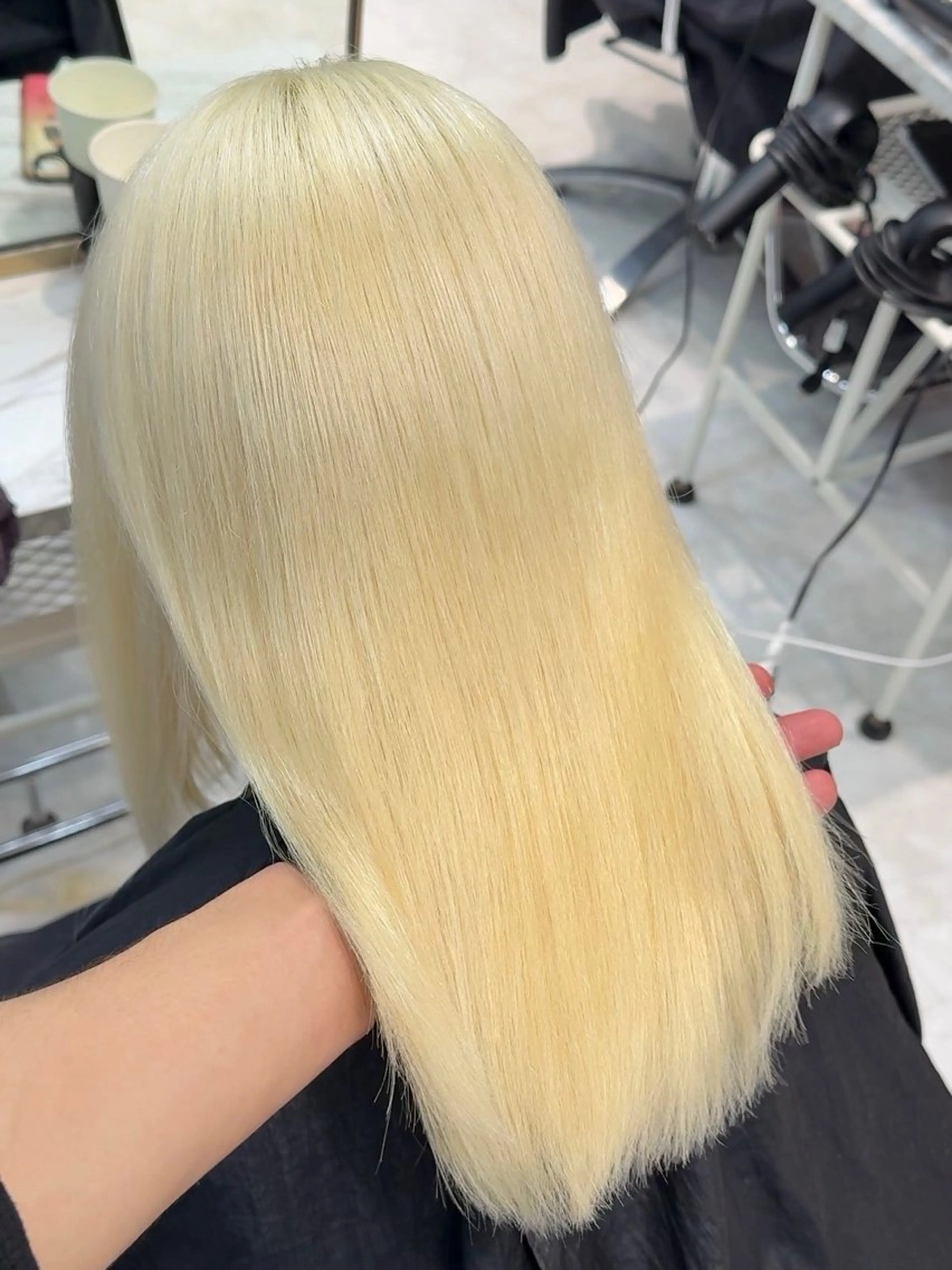 ミディアム カラー ヘアアレンジ ベージュカラー ブリーチ ブロンド デザインカラー ミルクティーベージュ ヘアカラー 【🥀履歴修正🥀】 ハイトーン職人/拓真のヘアスタイル